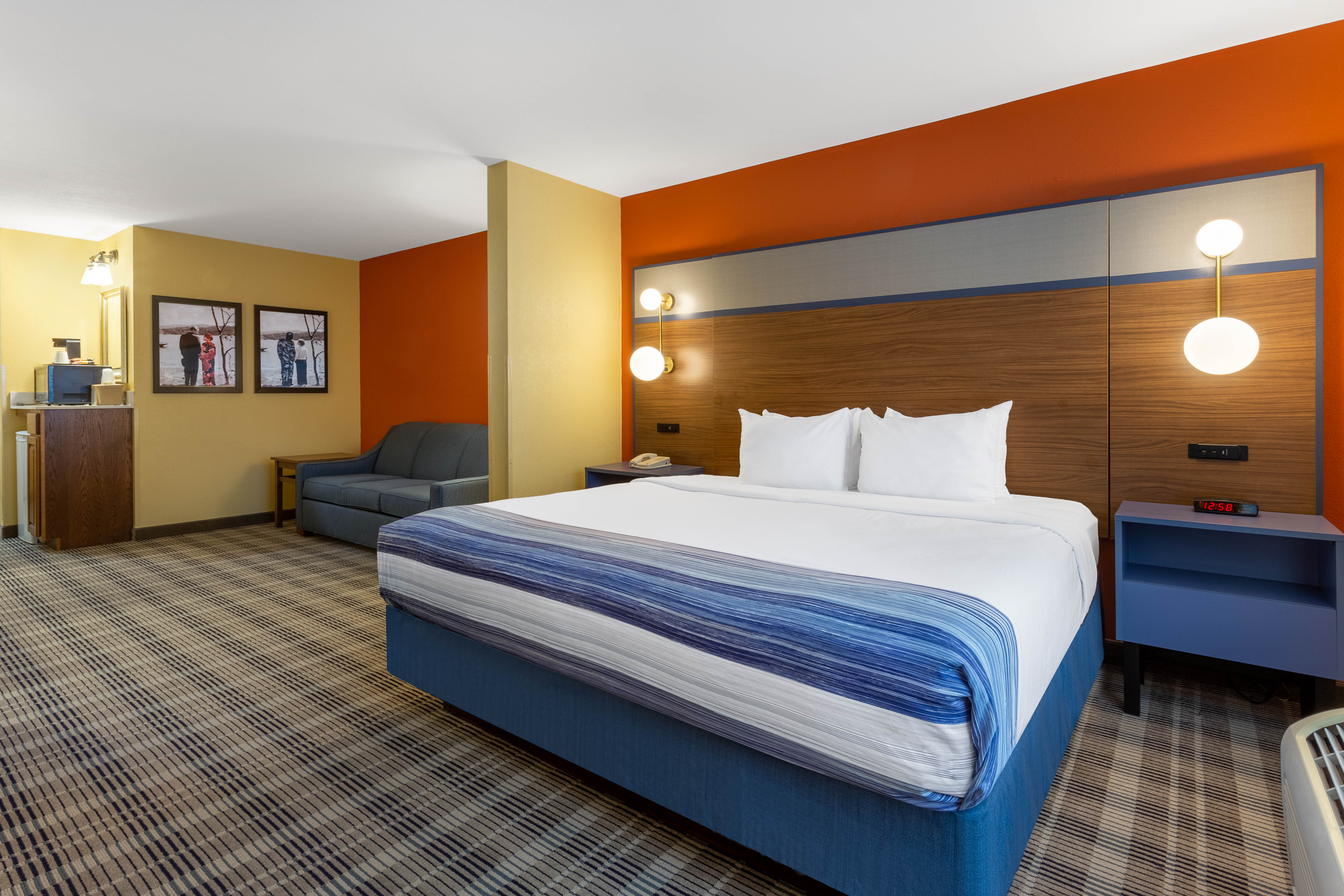 AmericInn by Wyndham Fulton Clinton suite in Fulton, Illinois