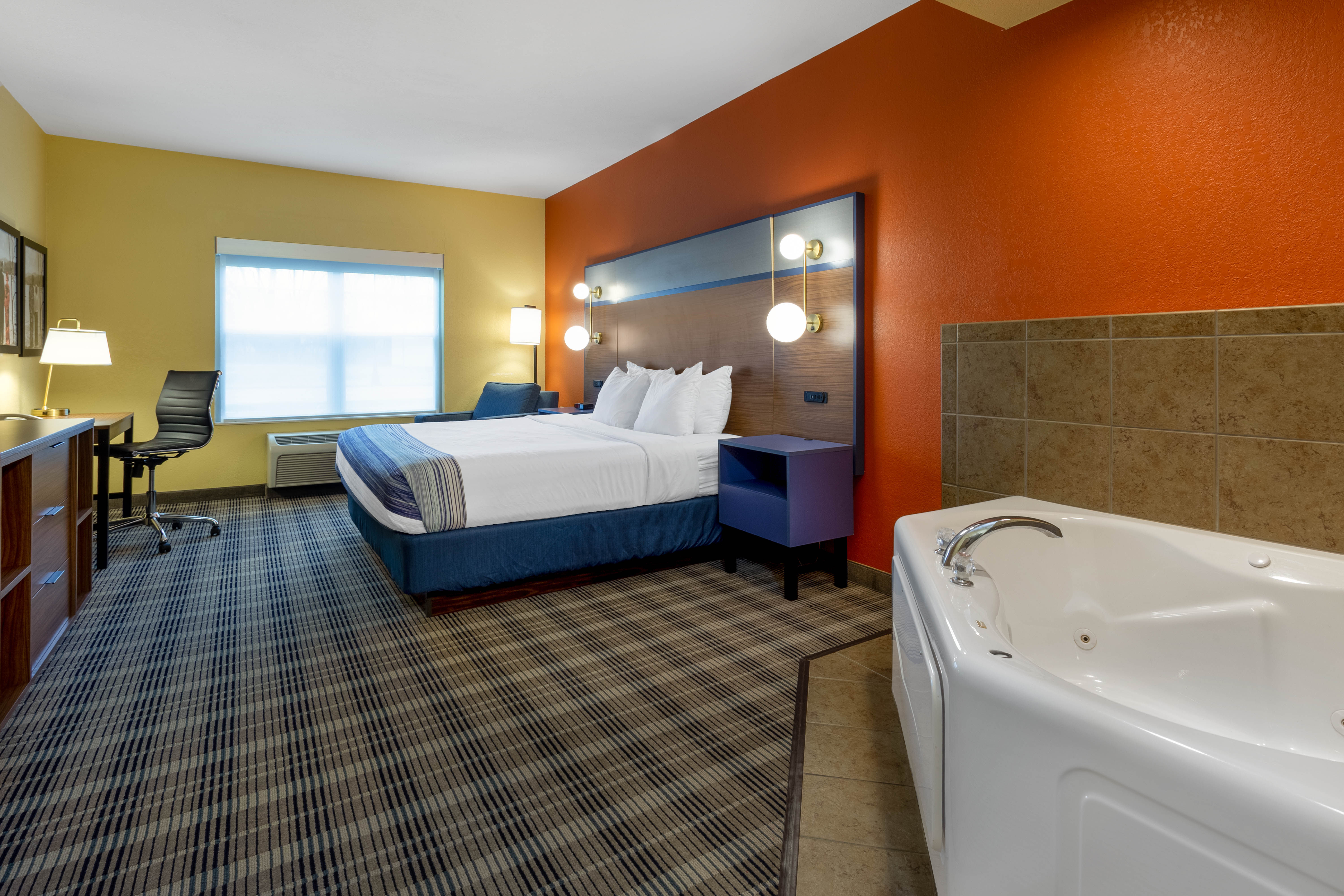 AmericInn by Wyndham Fulton Clinton suite in Fulton, Illinois