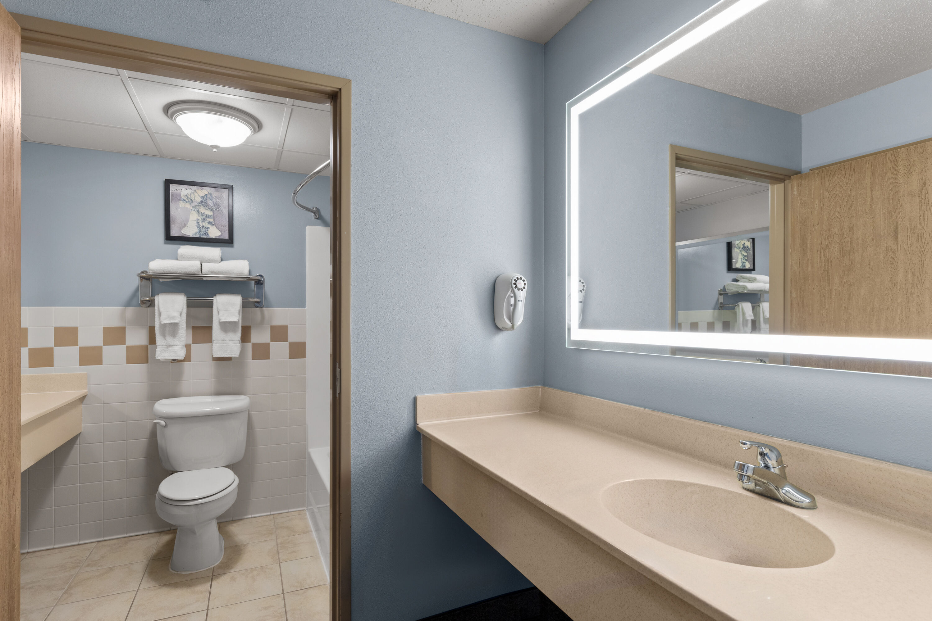 Guest room bath at the AmericInn by Wyndham Monmouth in Monmouth, Illinois