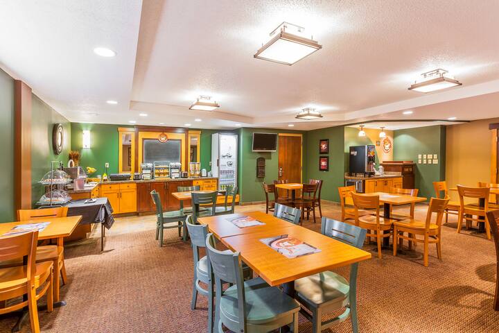 Americinn Lodge Suites Monmouth Hotels Il 61462 Because We Care