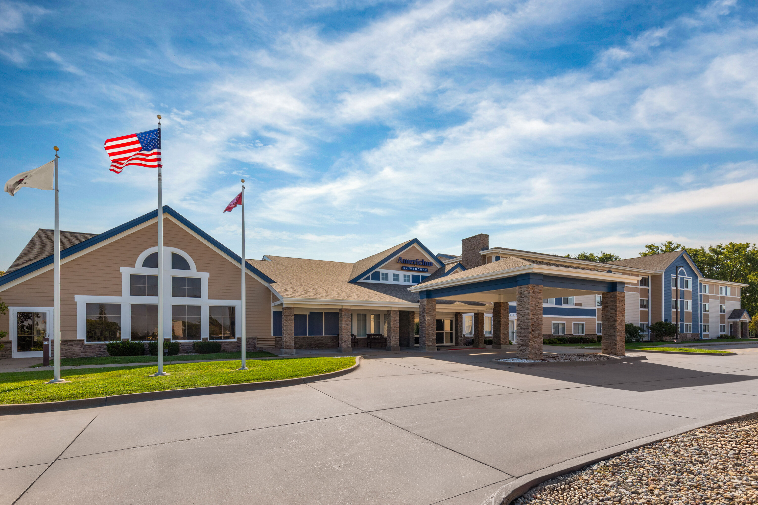 Exterior Day Image of AmericInn by Wyndham Monmouth hotel in Monmouth, Illinois