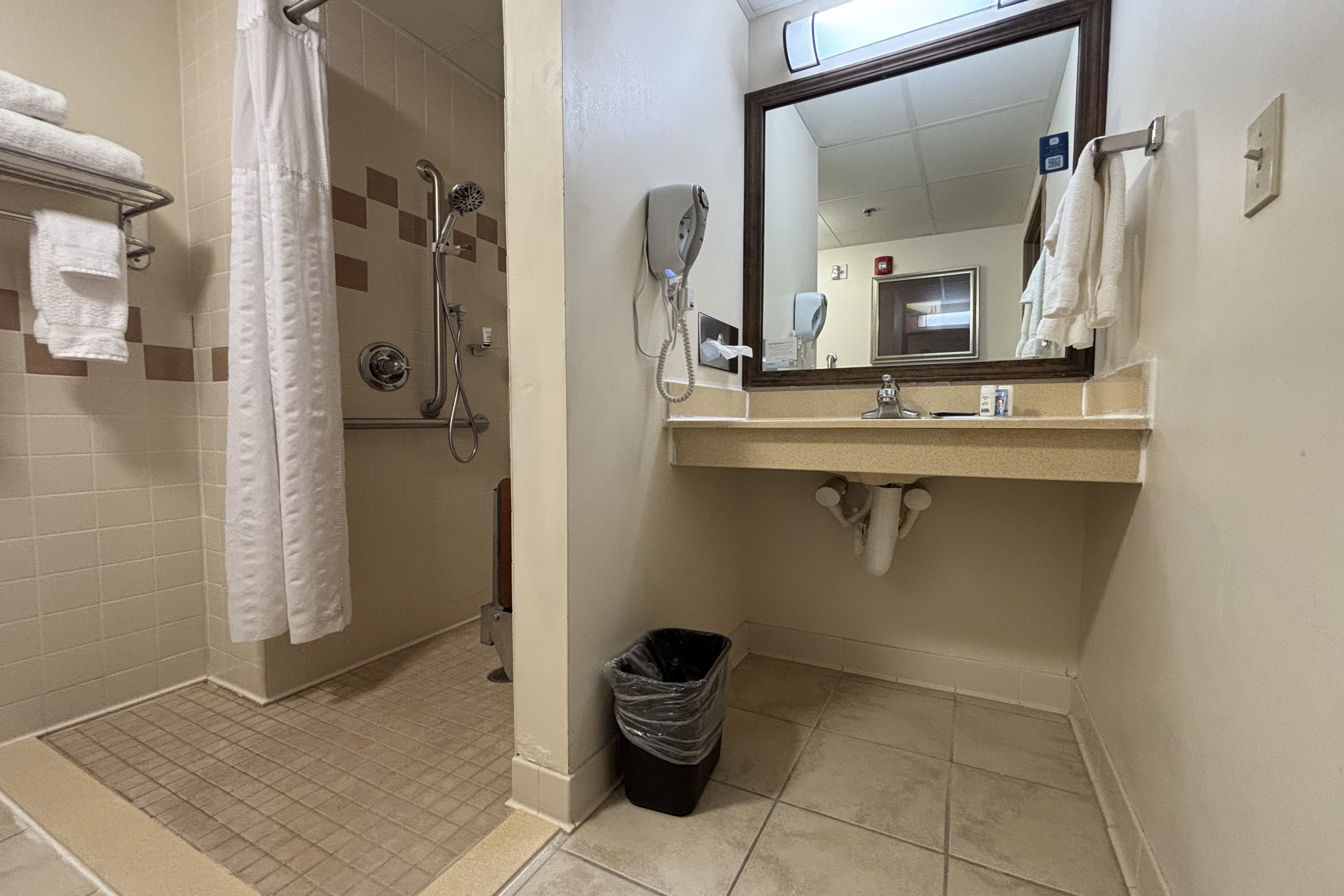 Guest room bath at the AmericInn by Wyndham Monmouth in Monmouth, Illinois