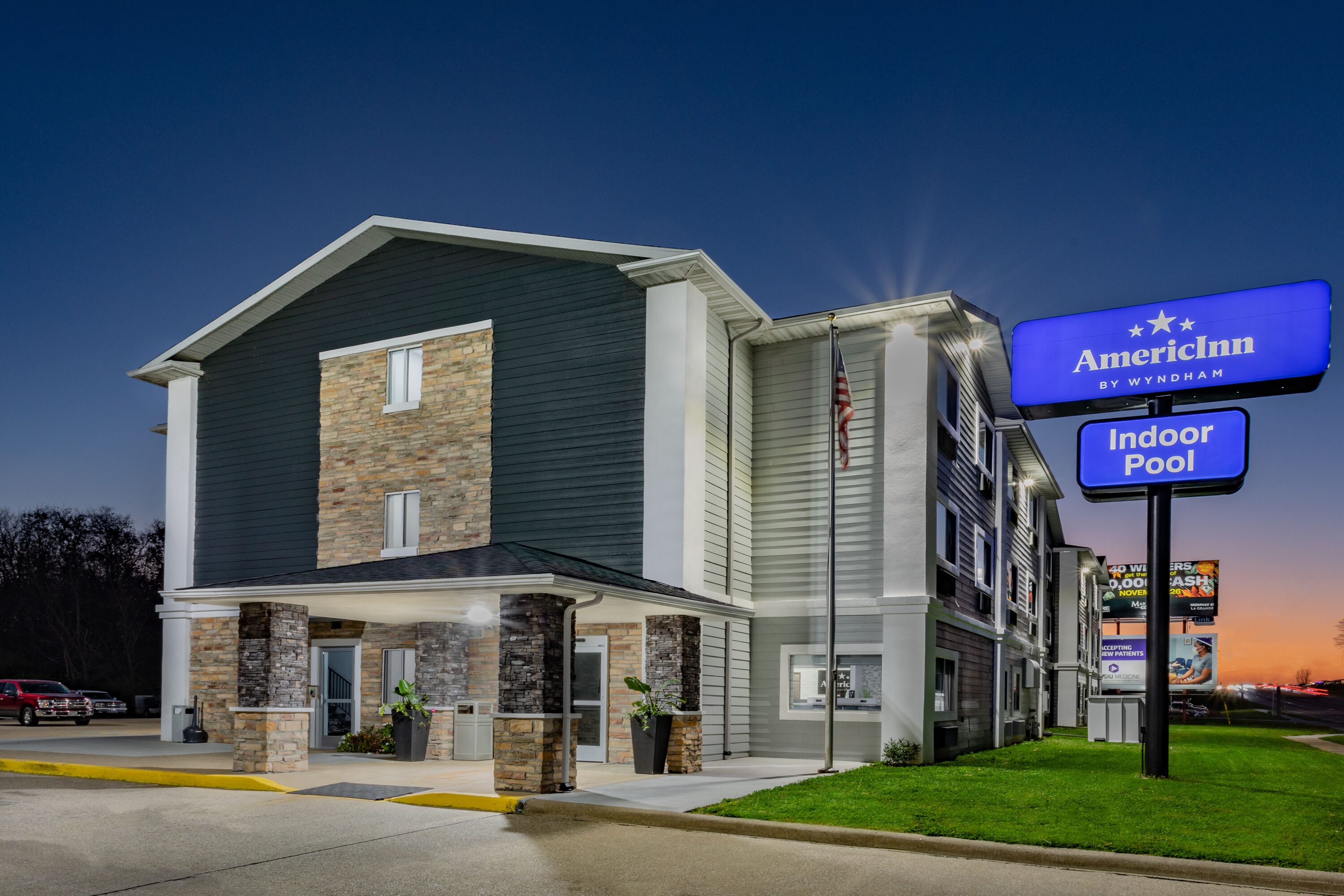 Exterior of AmericInn by Wyndham Quincy hotel in Quincy, Illinois