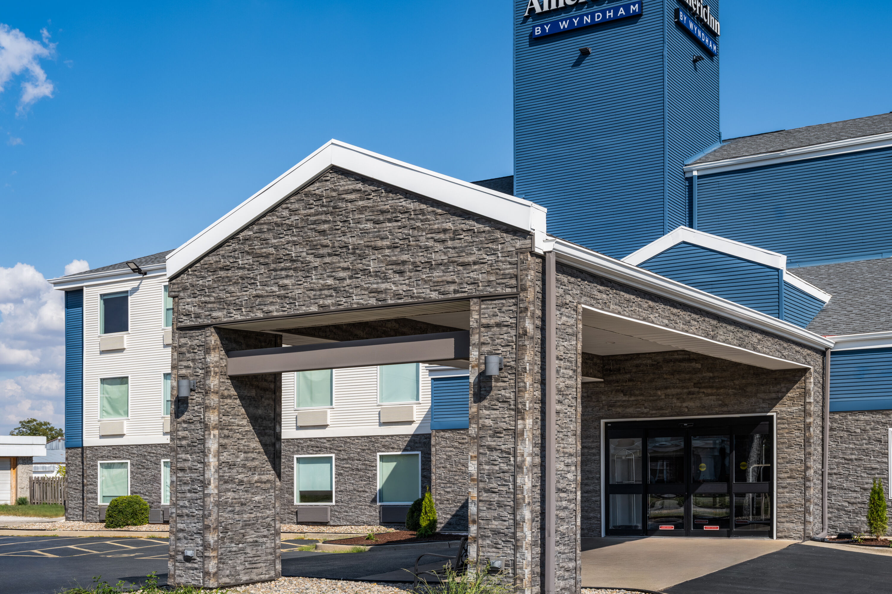 Exterior Day Image of AmericInn by Wyndham Urbana/Champaign University Area hotel in Urbana, Illinois