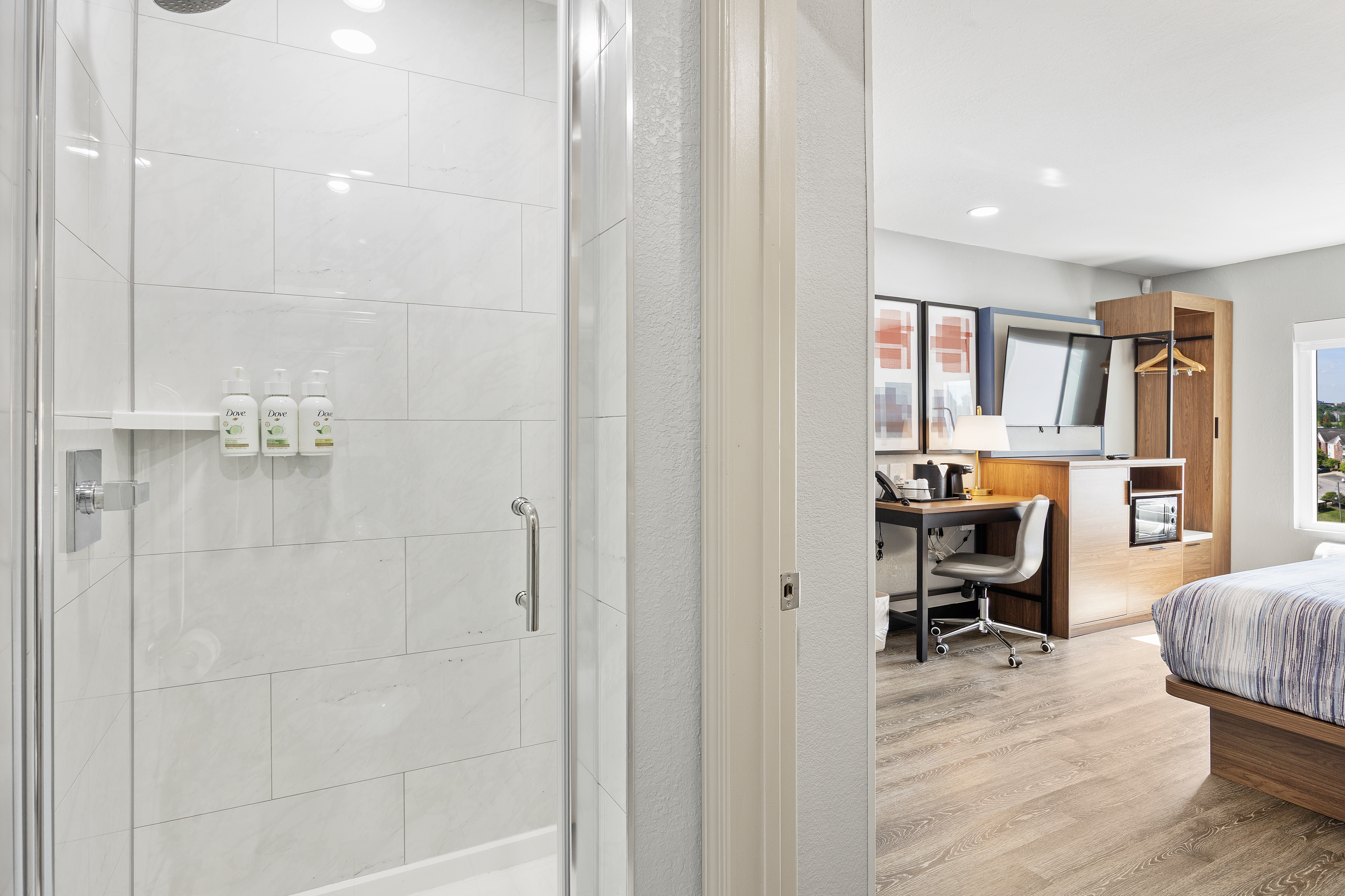 Guest room bath at the AmericInn by Wyndham Urbana/Champaign University Area in Urbana, Illinois