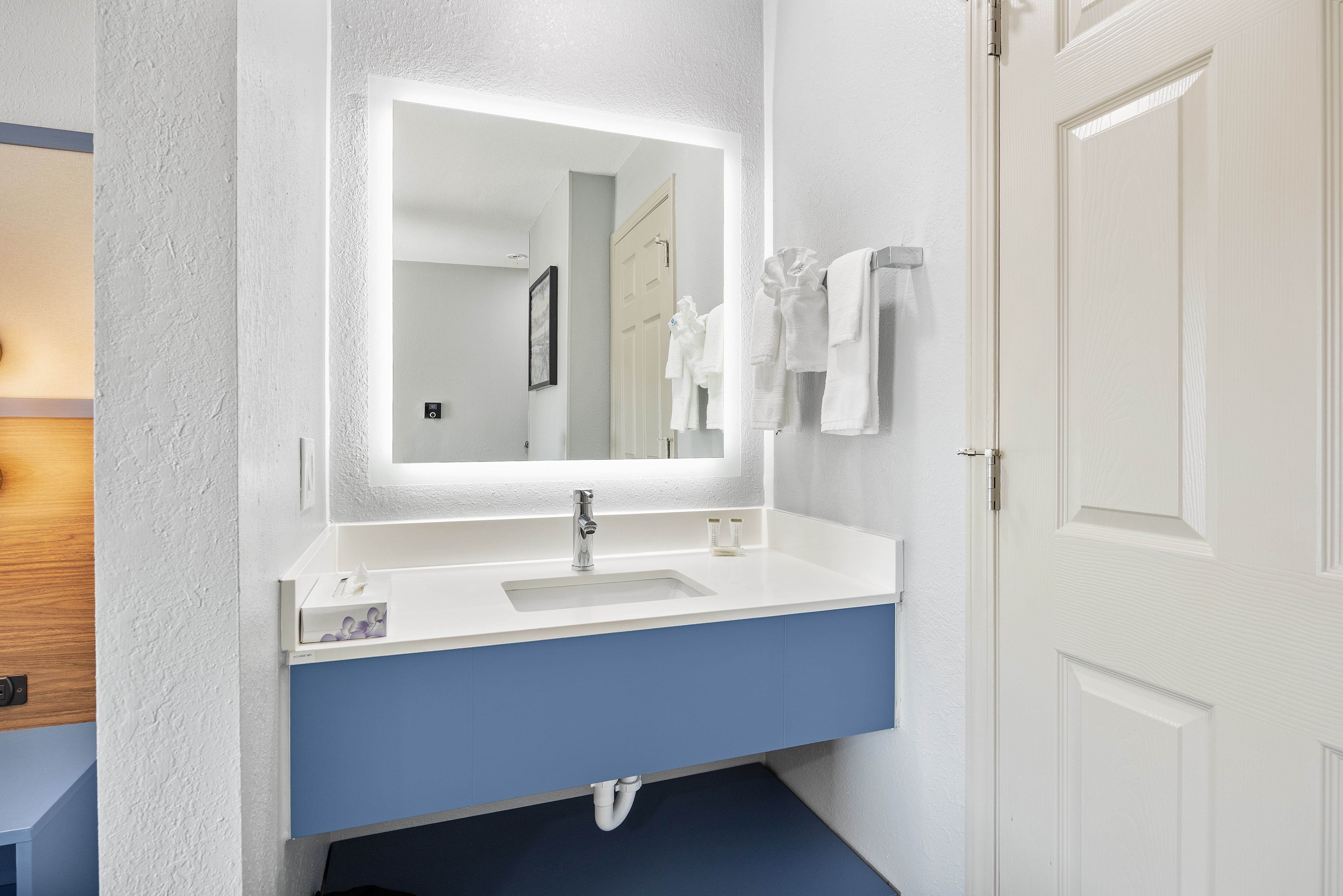 Guest room bath at the AmericInn by Wyndham Urbana/Champaign University Area in Urbana, Illinois