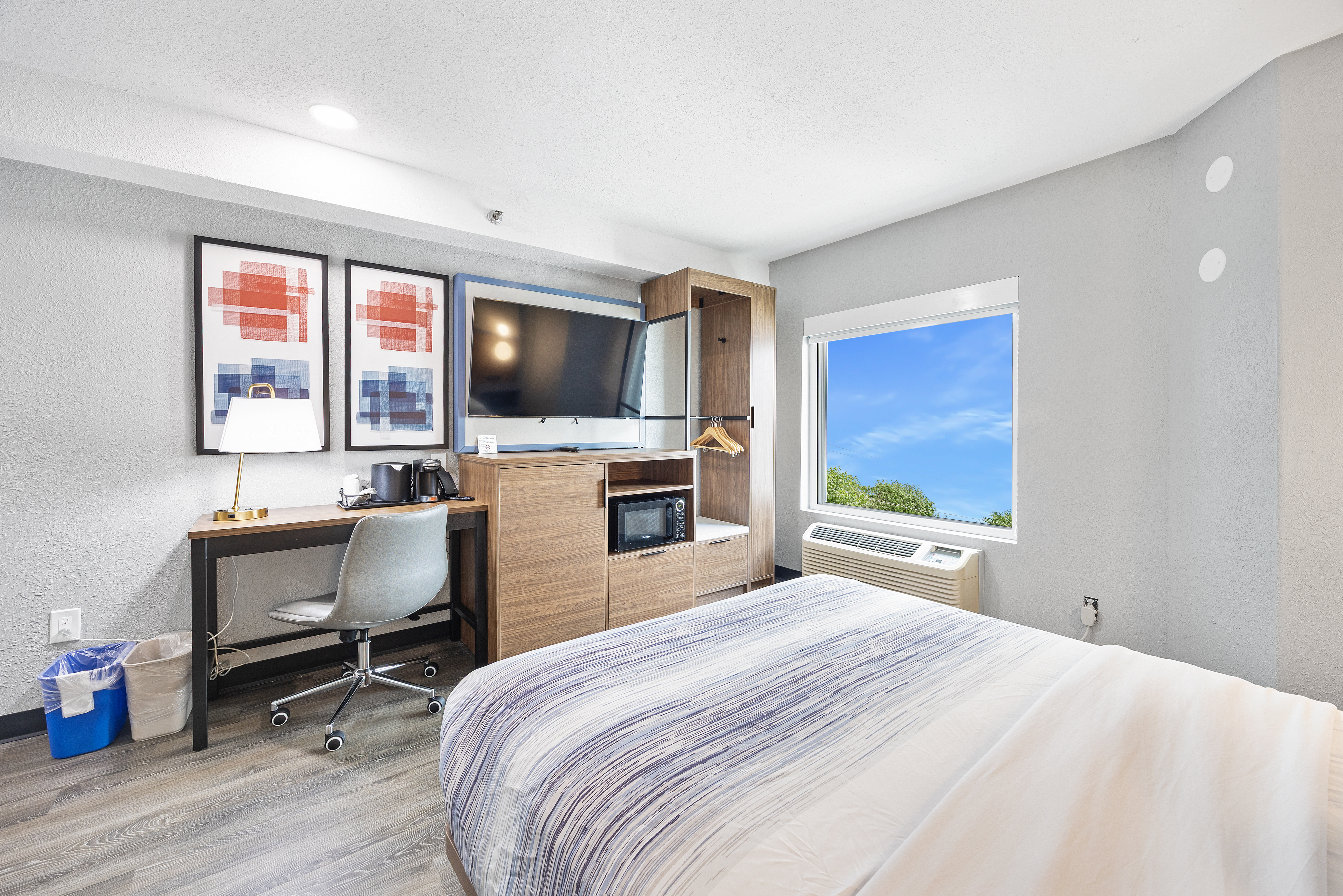 Guest room at the AmericInn by Wyndham Urbana/Champaign University Area in Urbana, Illinois