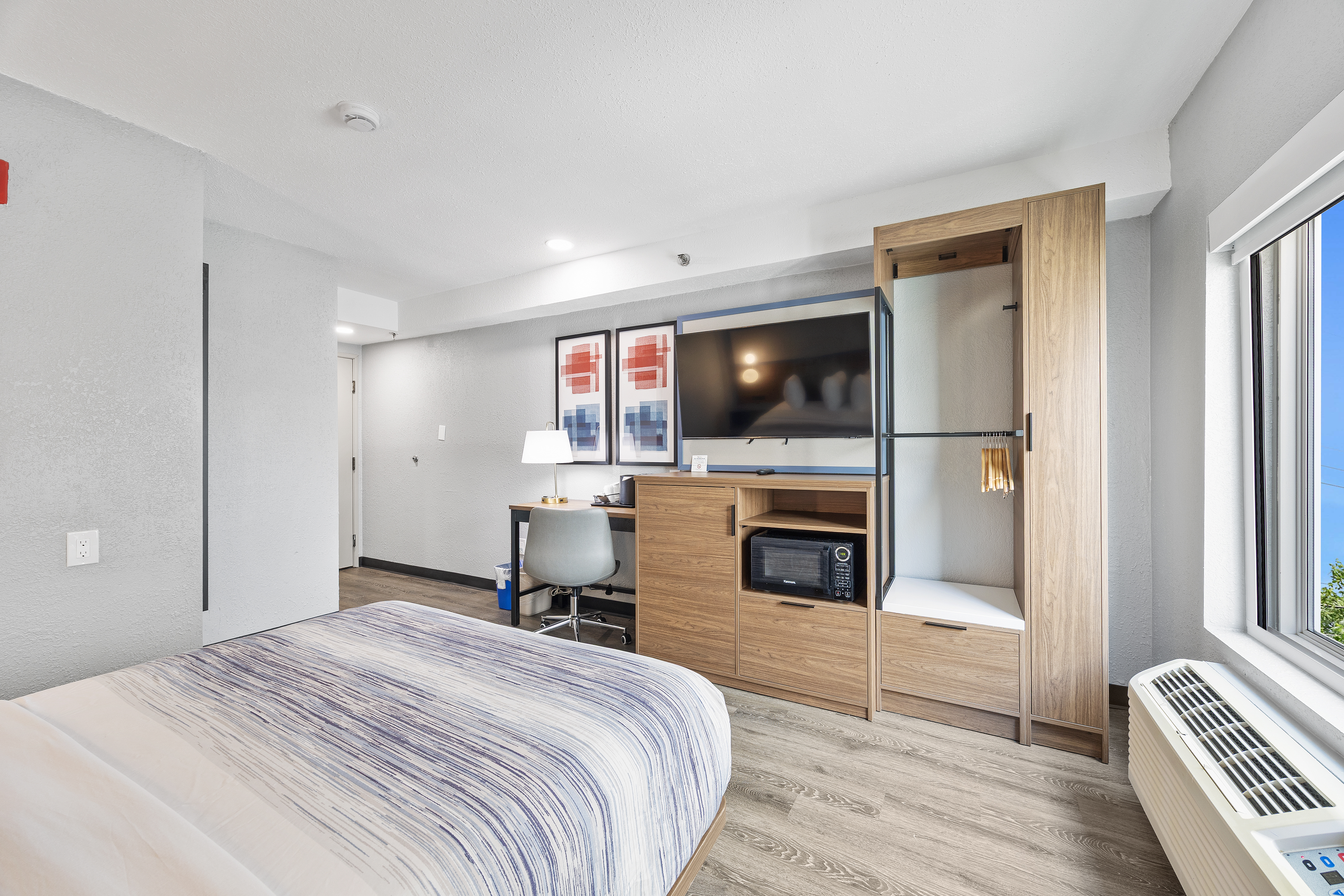 Guest room at the AmericInn by Wyndham Urbana/Champaign University Area in Urbana, Illinois