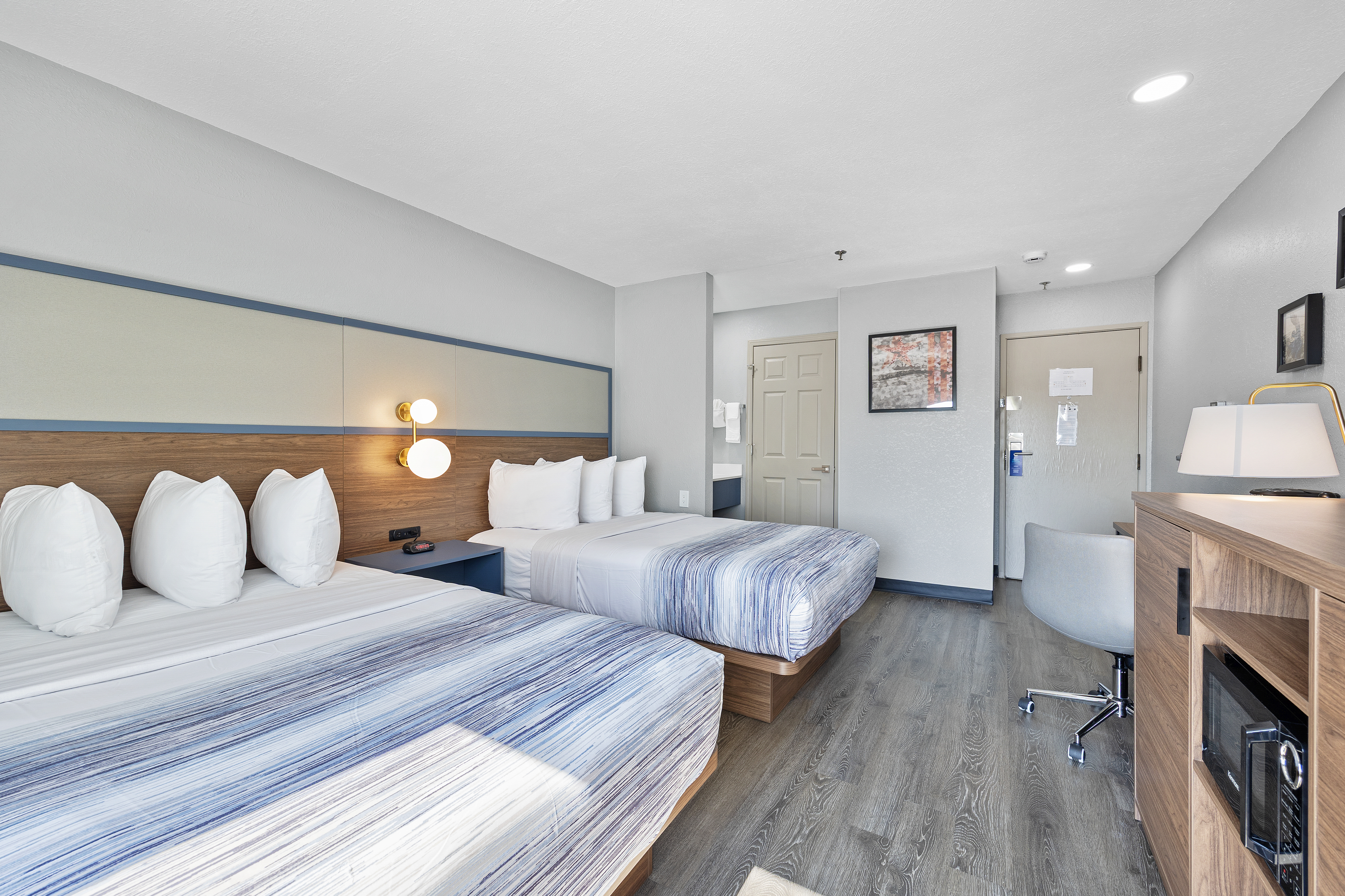 Guest room at the AmericInn by Wyndham Urbana/Champaign University Area in Urbana, Illinois