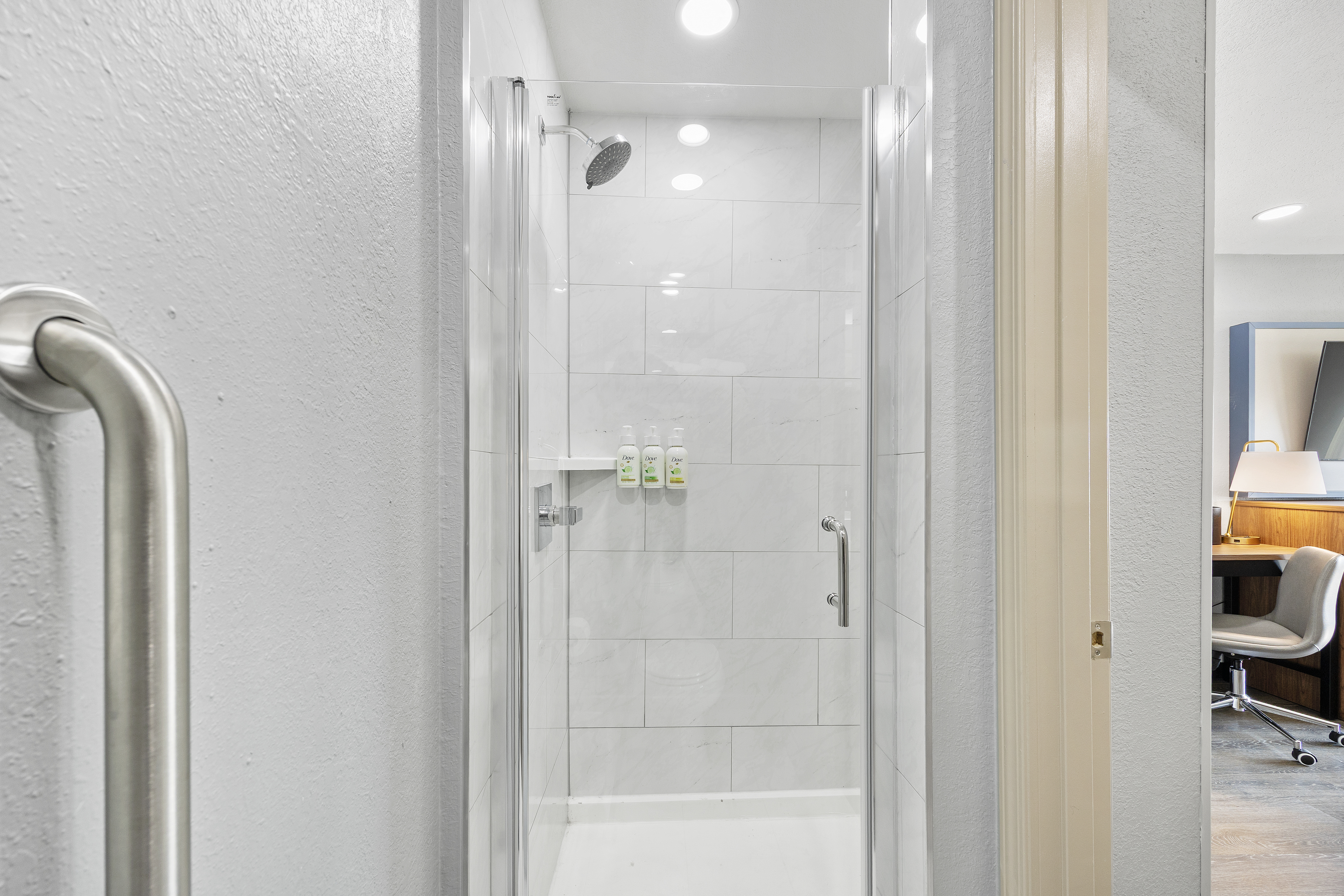 Guest room bath at the AmericInn by Wyndham Urbana/Champaign University Area in Urbana, Illinois