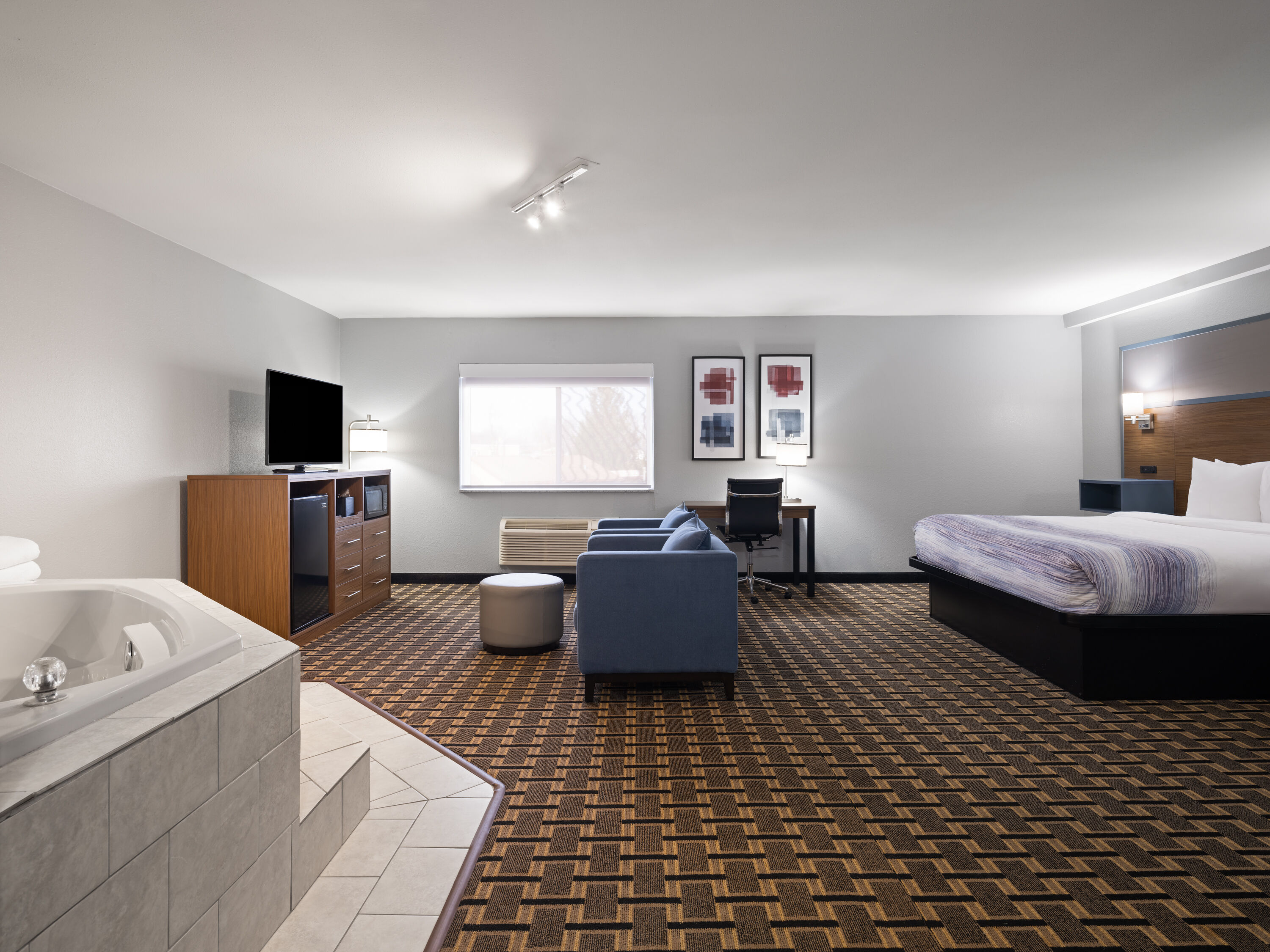 AmericInn by Wyndham Woodstock IL hot tub suite in Woodstock, Illinois