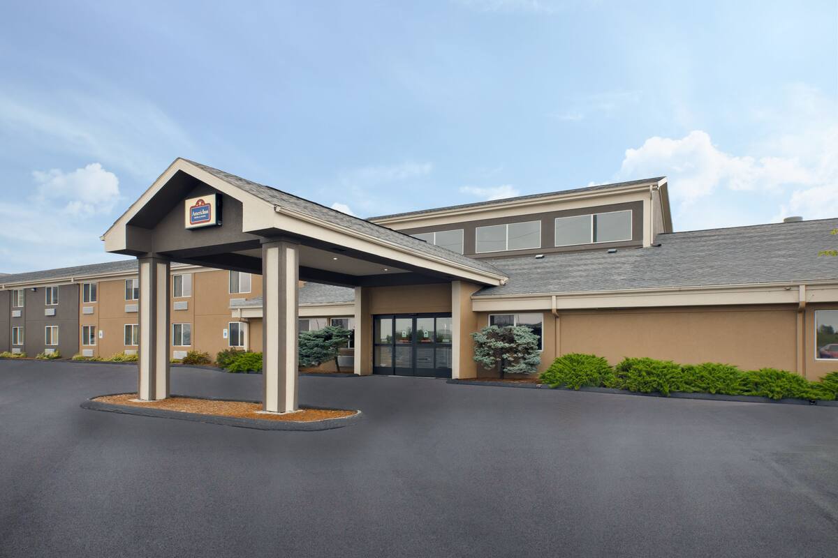 Americinn By Wyndham Bay City Hotels Mi 48706 Exterior Of Americinn By Wyndham Bay City Hotel In Michigan
