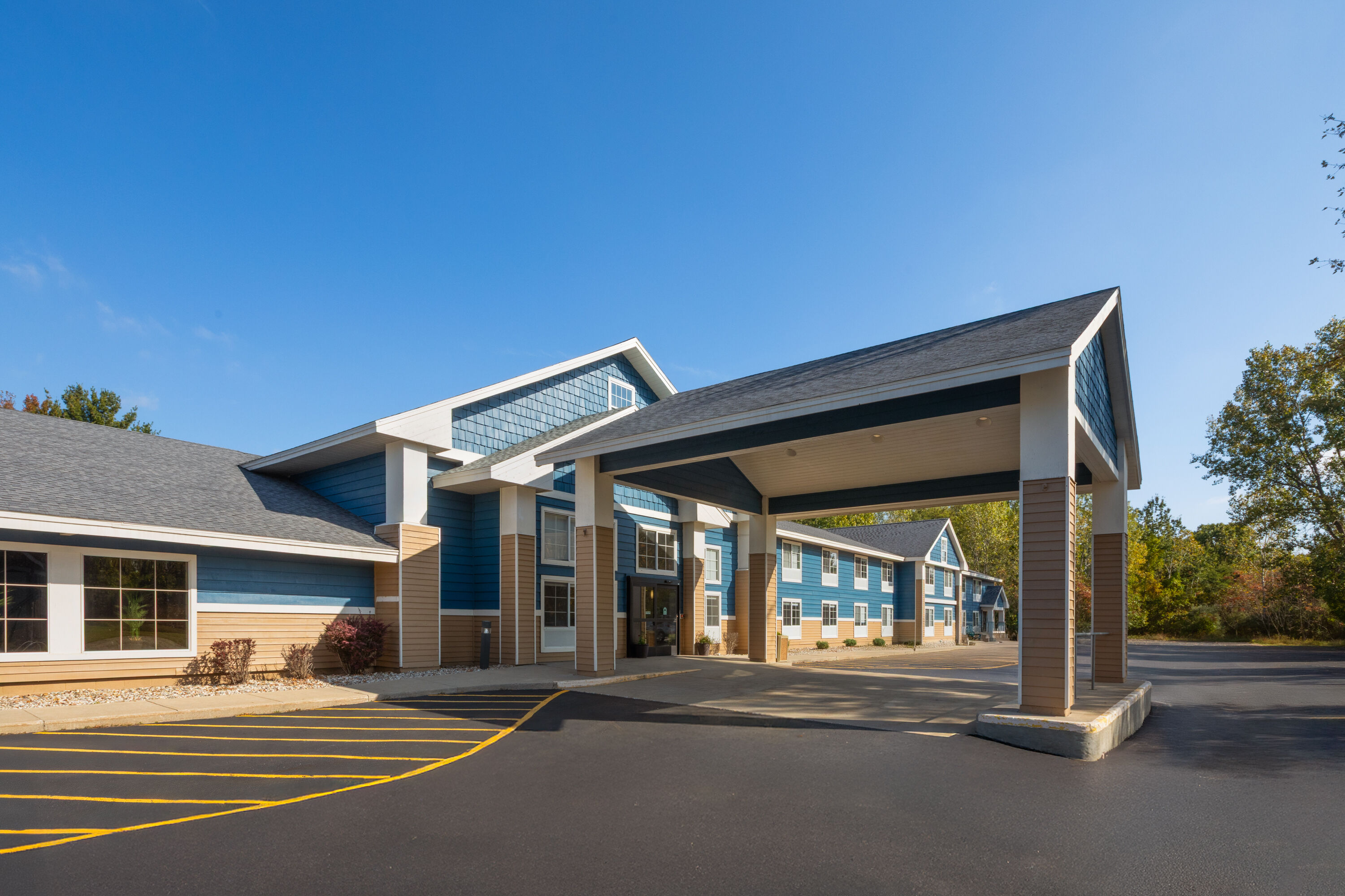 Exterior Day Image of AmericInn by Wyndham Douglas/Saugatuck hotel in Douglas, Michigan