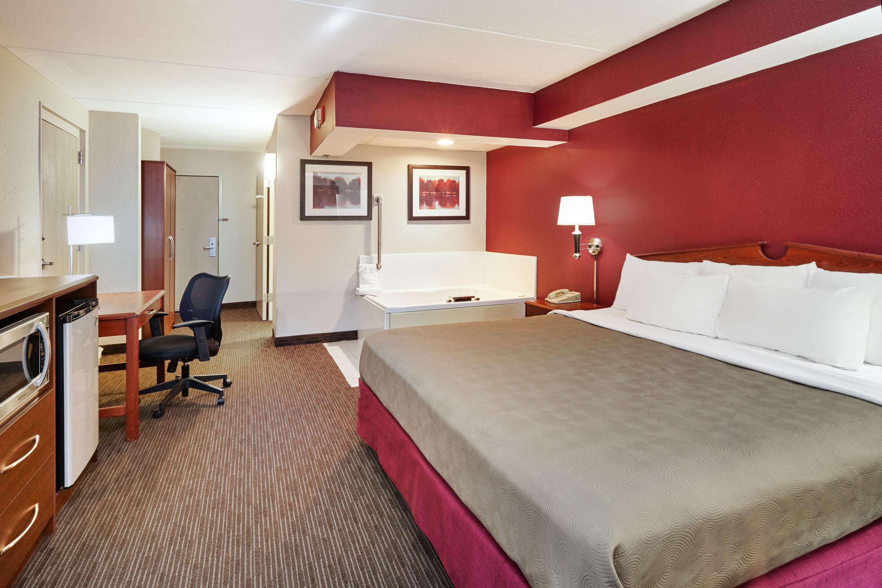 Guest room at the AmericInn by Wyndham Douglas/Saugatuck in Douglas, Michigan