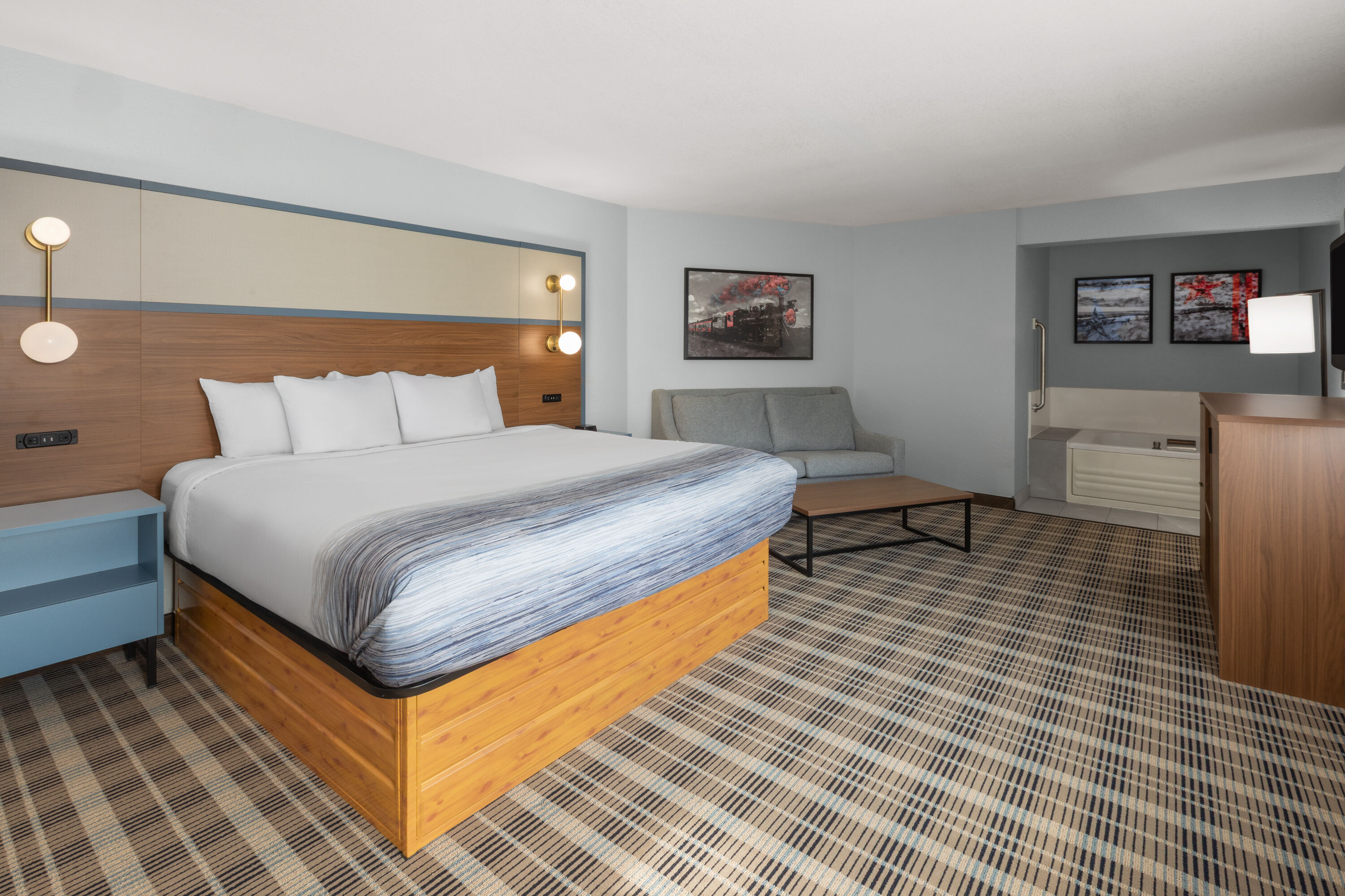 AmericInn by Wyndham Douglas/Saugatuck suite in Douglas, Michigan