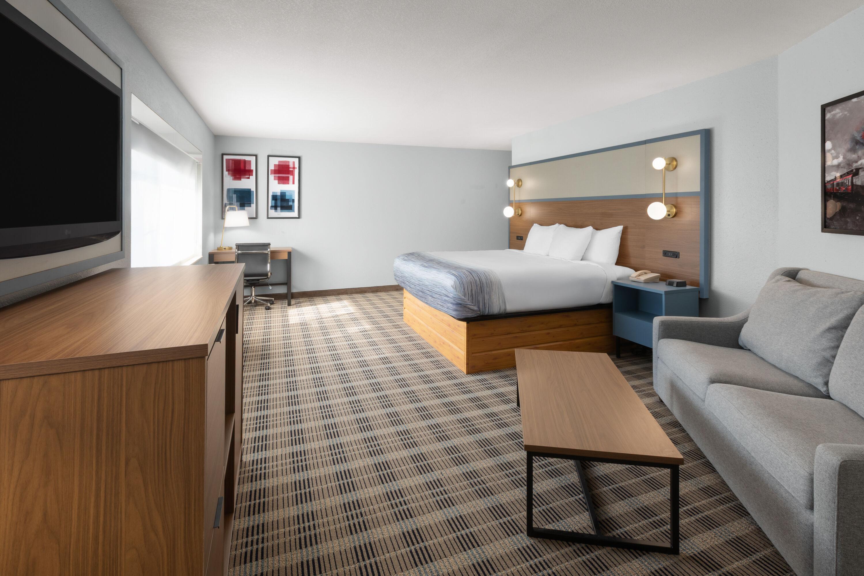 AmericInn by Wyndham Douglas/Saugatuck suite in Douglas, Michigan