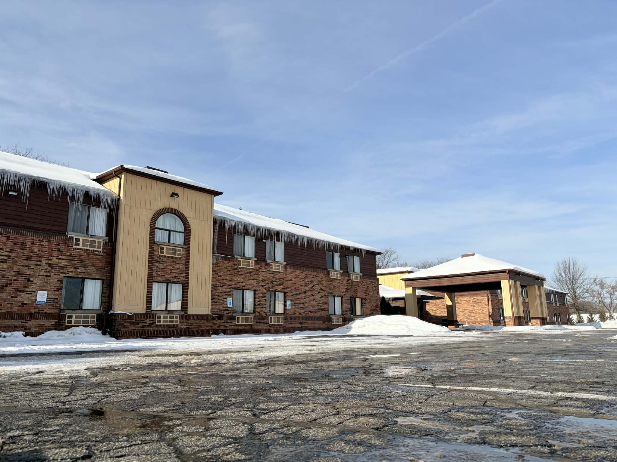 Exterior of AmericInn by Wyndham Holland MI hotel in Holland, Michigan
