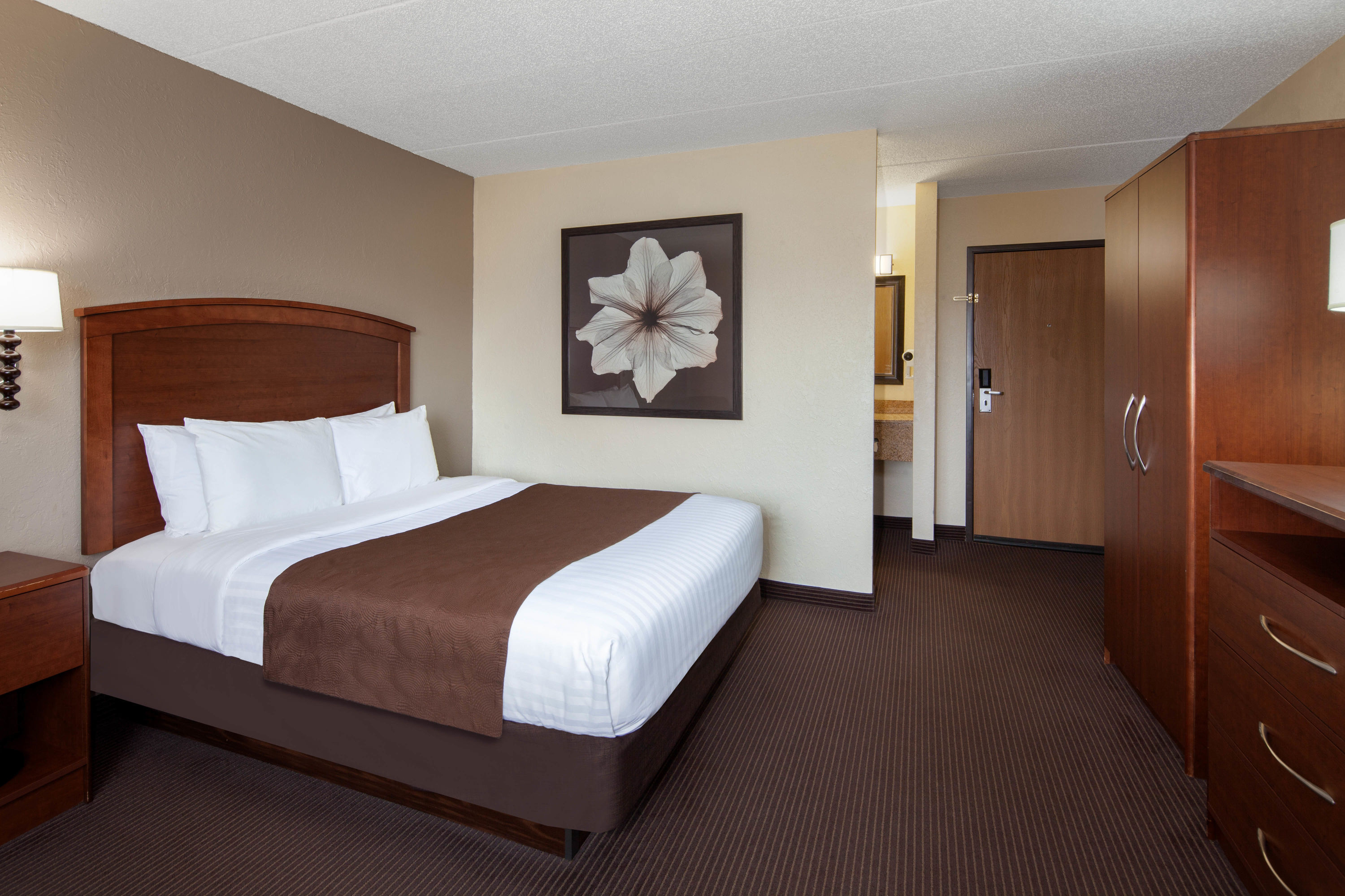 Guest room at the AmericInn by Wyndham Ironwood in Ironwood, Michigan