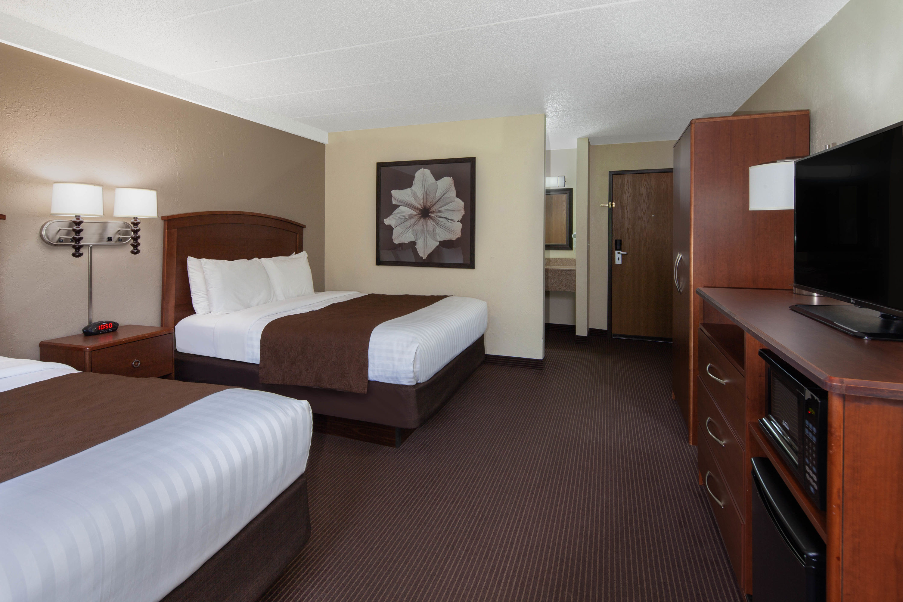 Guest room at the AmericInn by Wyndham Ironwood in Ironwood, Michigan