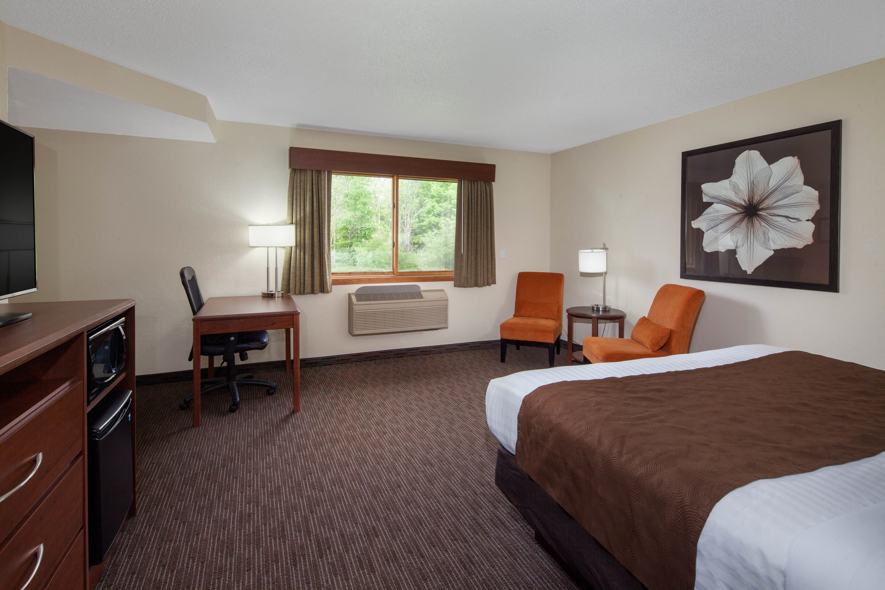 Guest room at the AmericInn by Wyndham Ironwood in Ironwood, Michigan