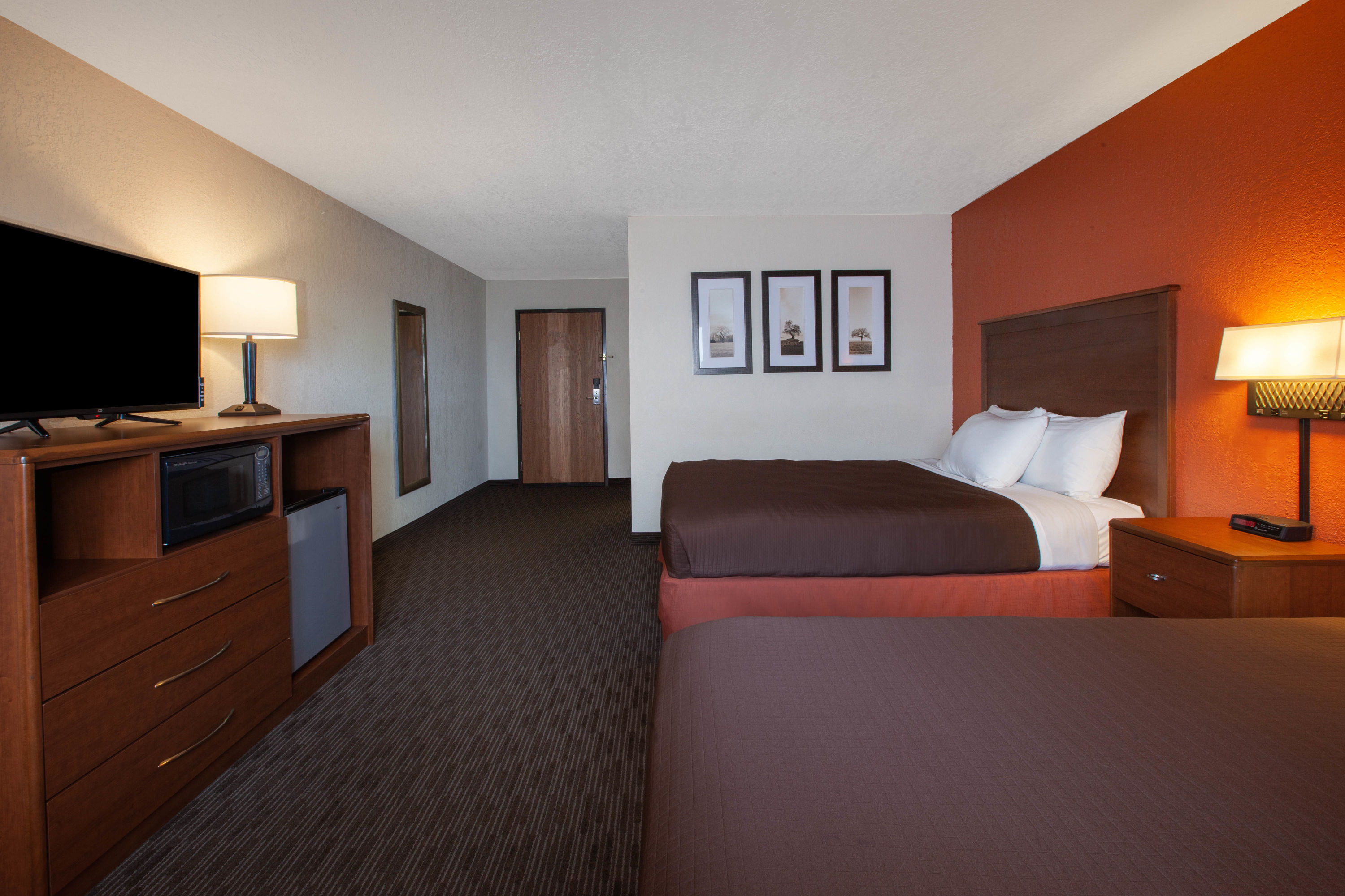 Guest room at the AmericInn by Wyndham Petoskey in Petoskey, Michigan