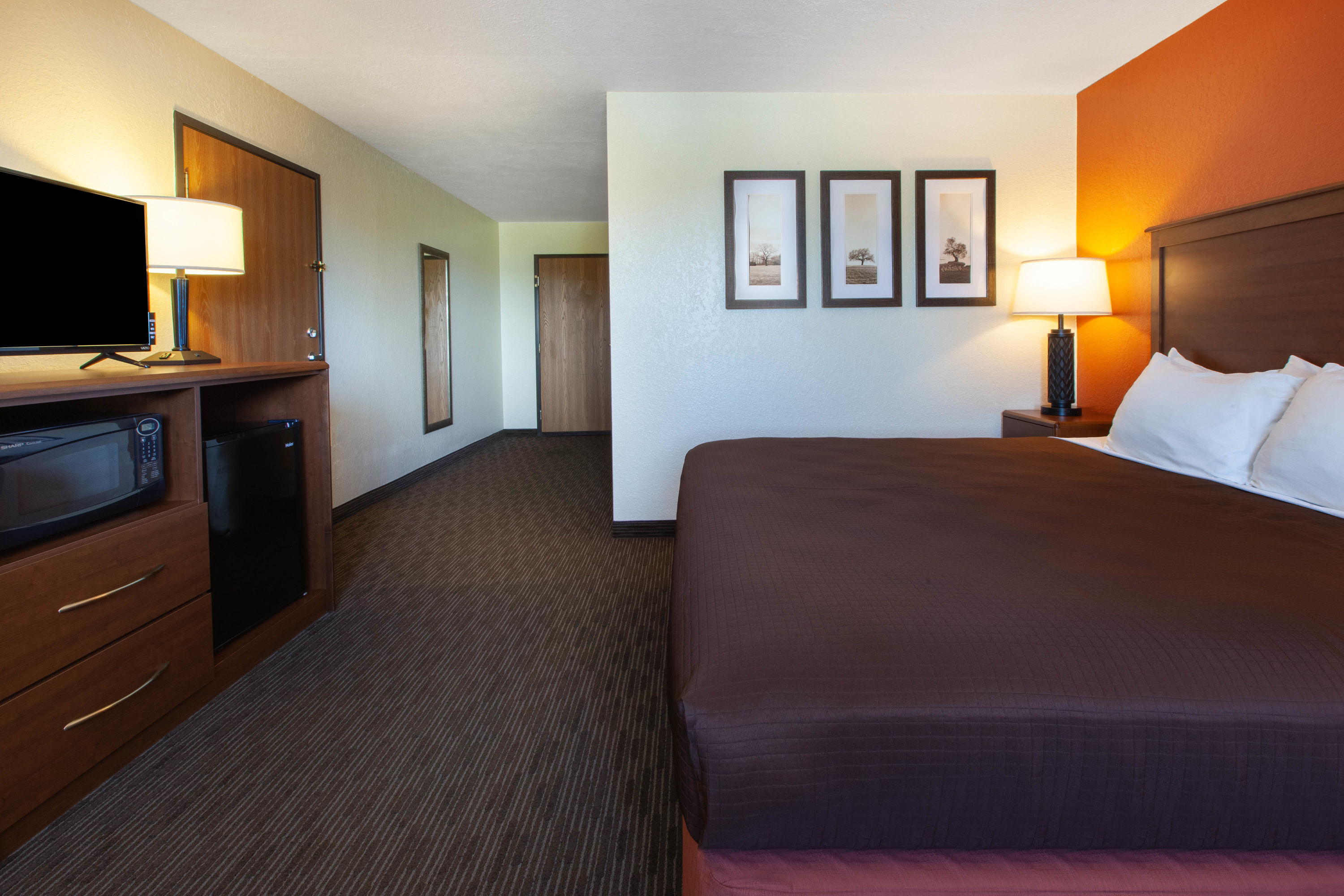 Guest room at the AmericInn by Wyndham Petoskey in Petoskey, Michigan
