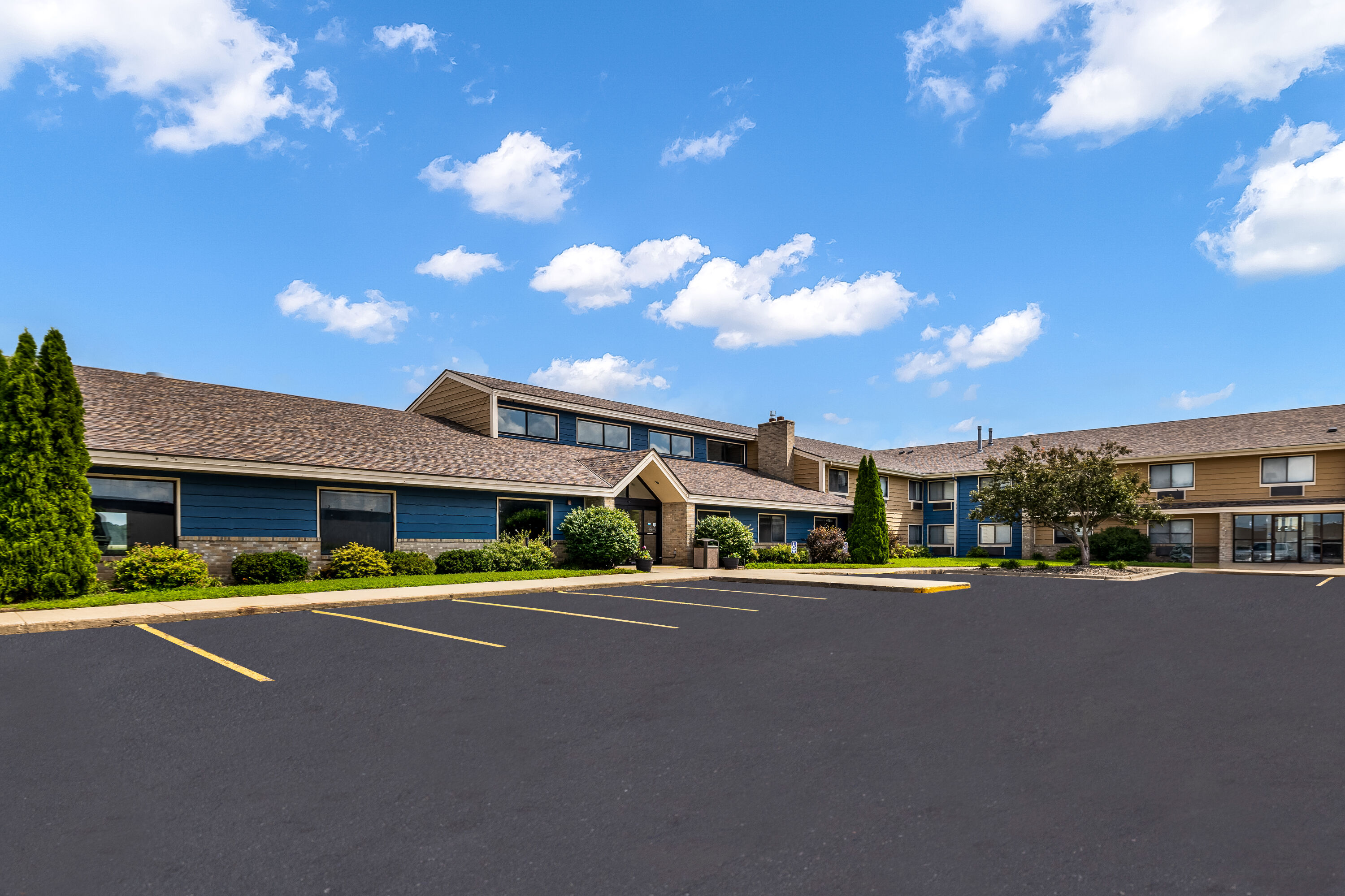 Exterior Day Image of AmericInn by Wyndham Albert Lea hotel in Albert Lea, Minnesota