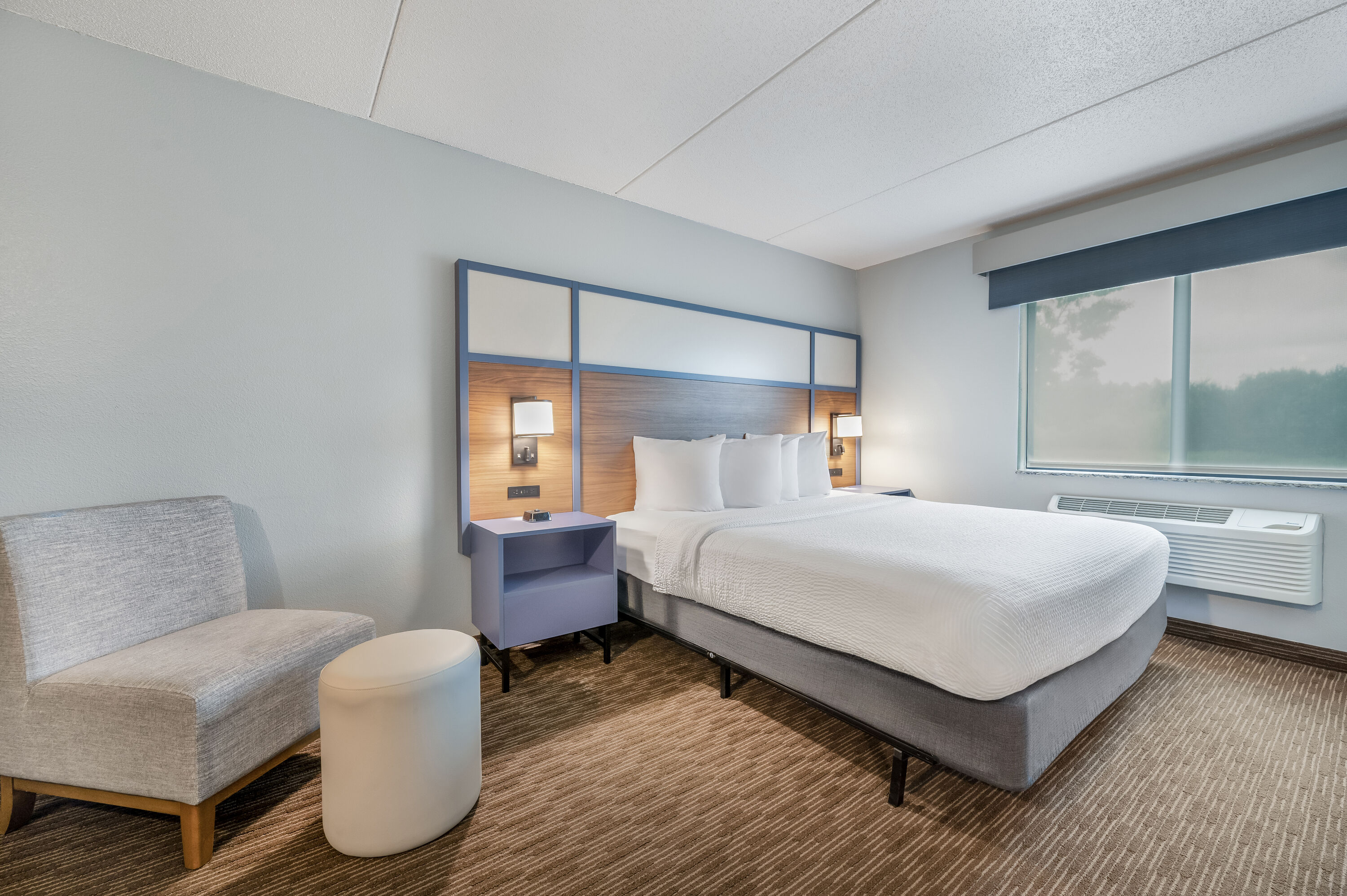 King bed guest room at the AmericInn by Wyndham, Baudette in Baudette, Minnesota