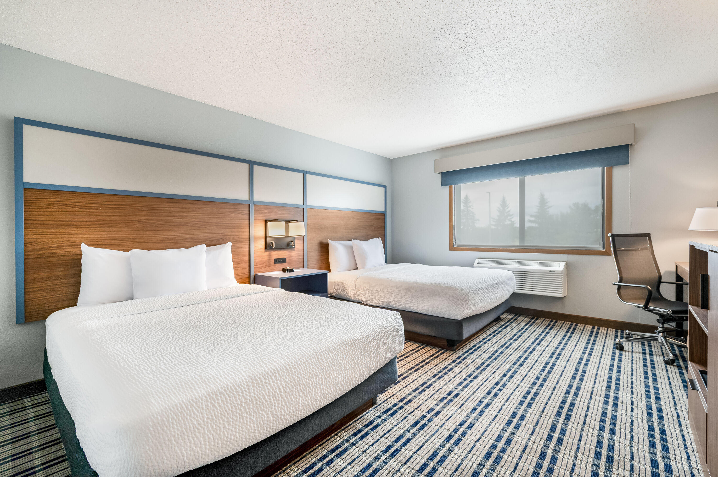 Queen bed guest room at the AmericInn by Wyndham, Baudette in Baudette, Minnesota