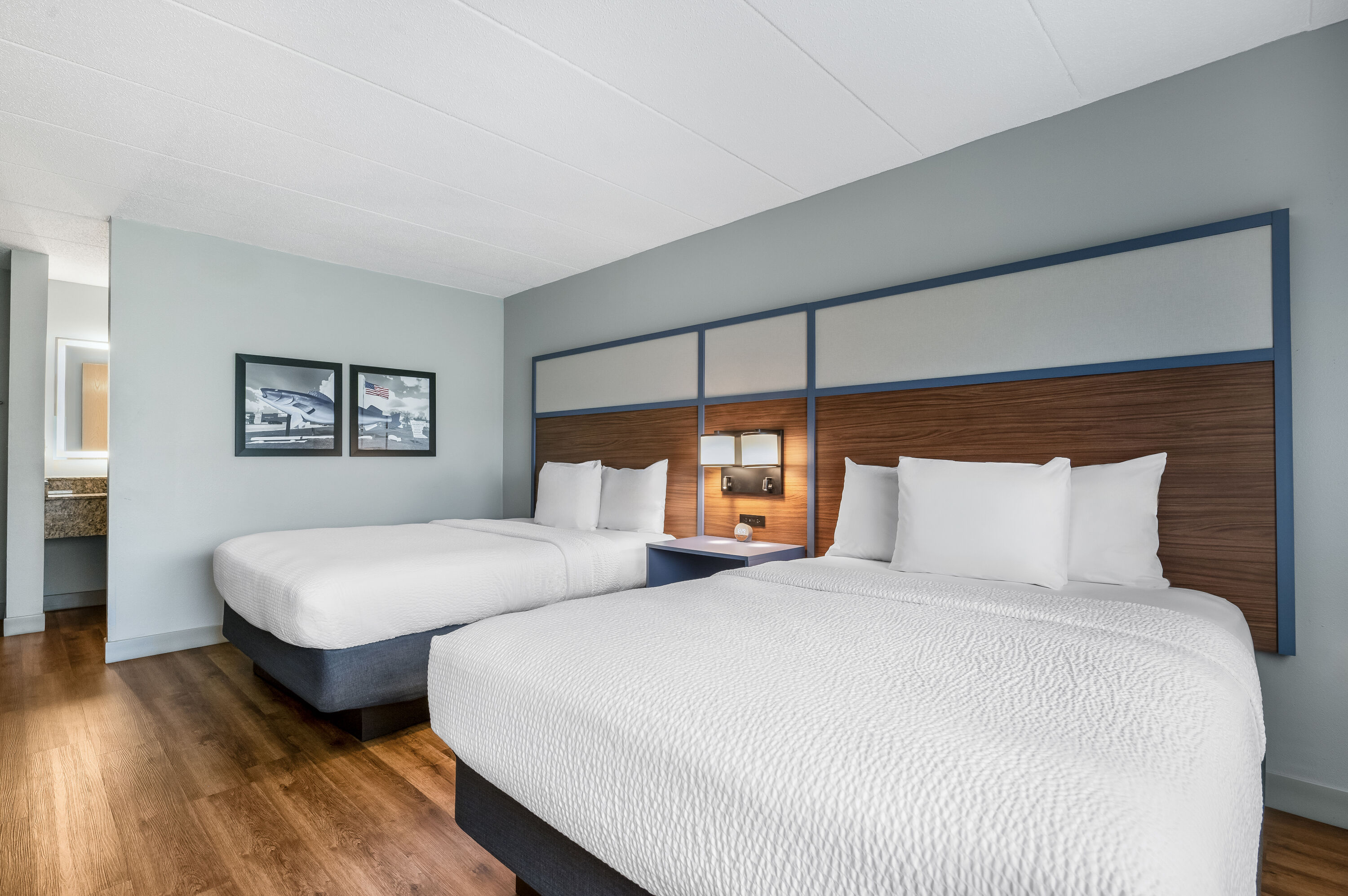 Queen bed guest room at the AmericInn by Wyndham, Baudette in Baudette, Minnesota