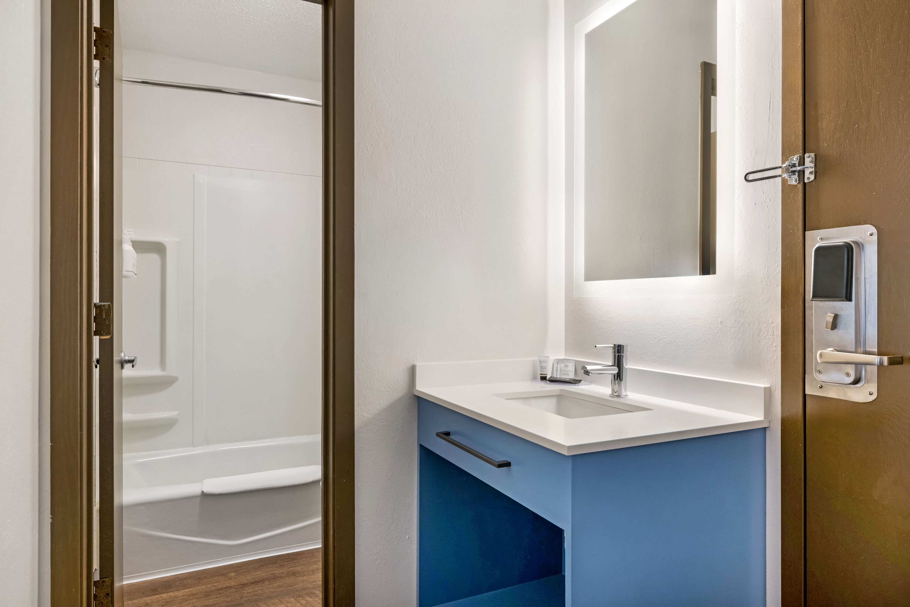 Guest room bath at the AmericInn by Wyndham Baxter Brainerd in Baxter, Minnesota