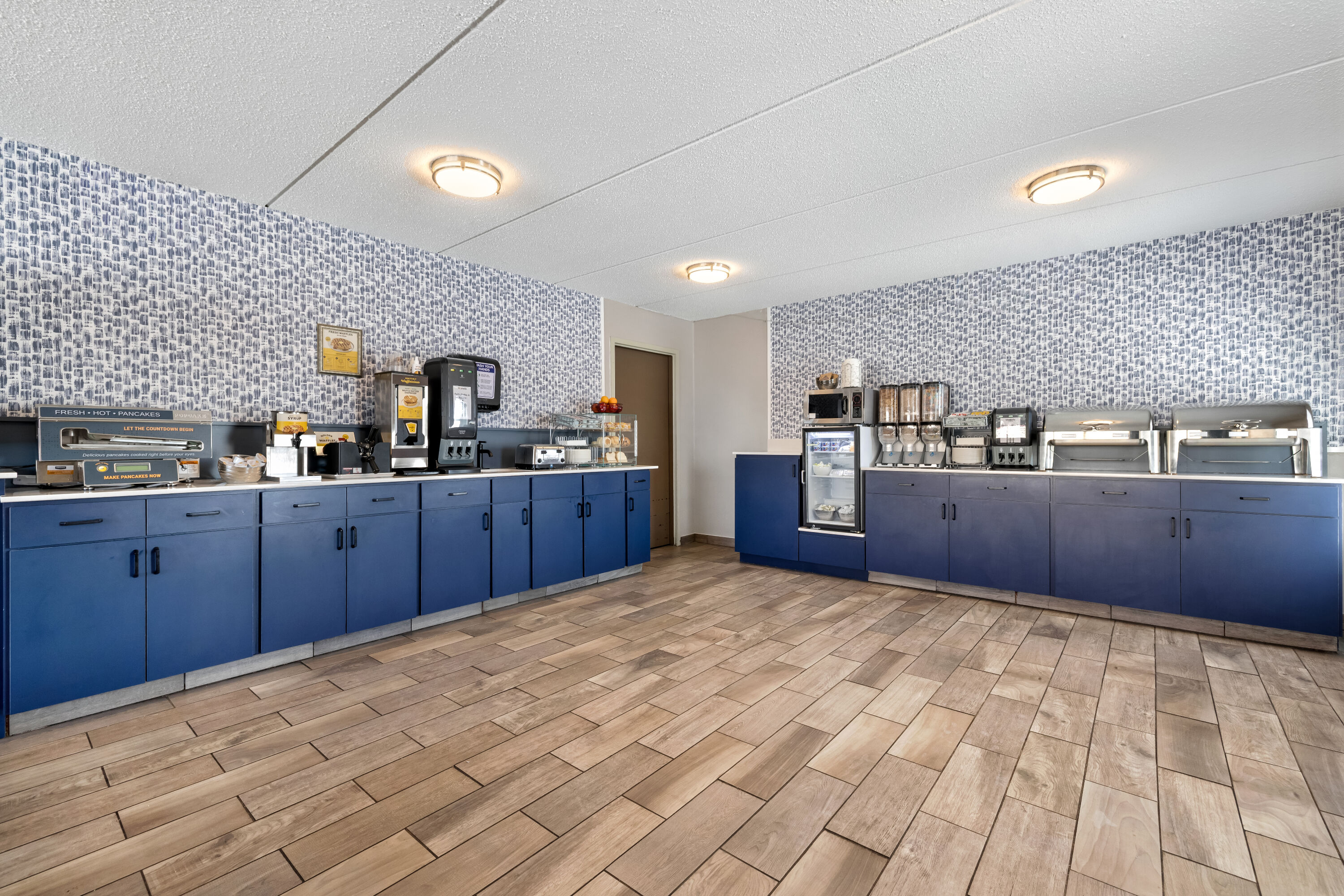 AmericInn by Wyndham Baxter Brainerd restaurant breakfast area close up in Baxter, Minnesota