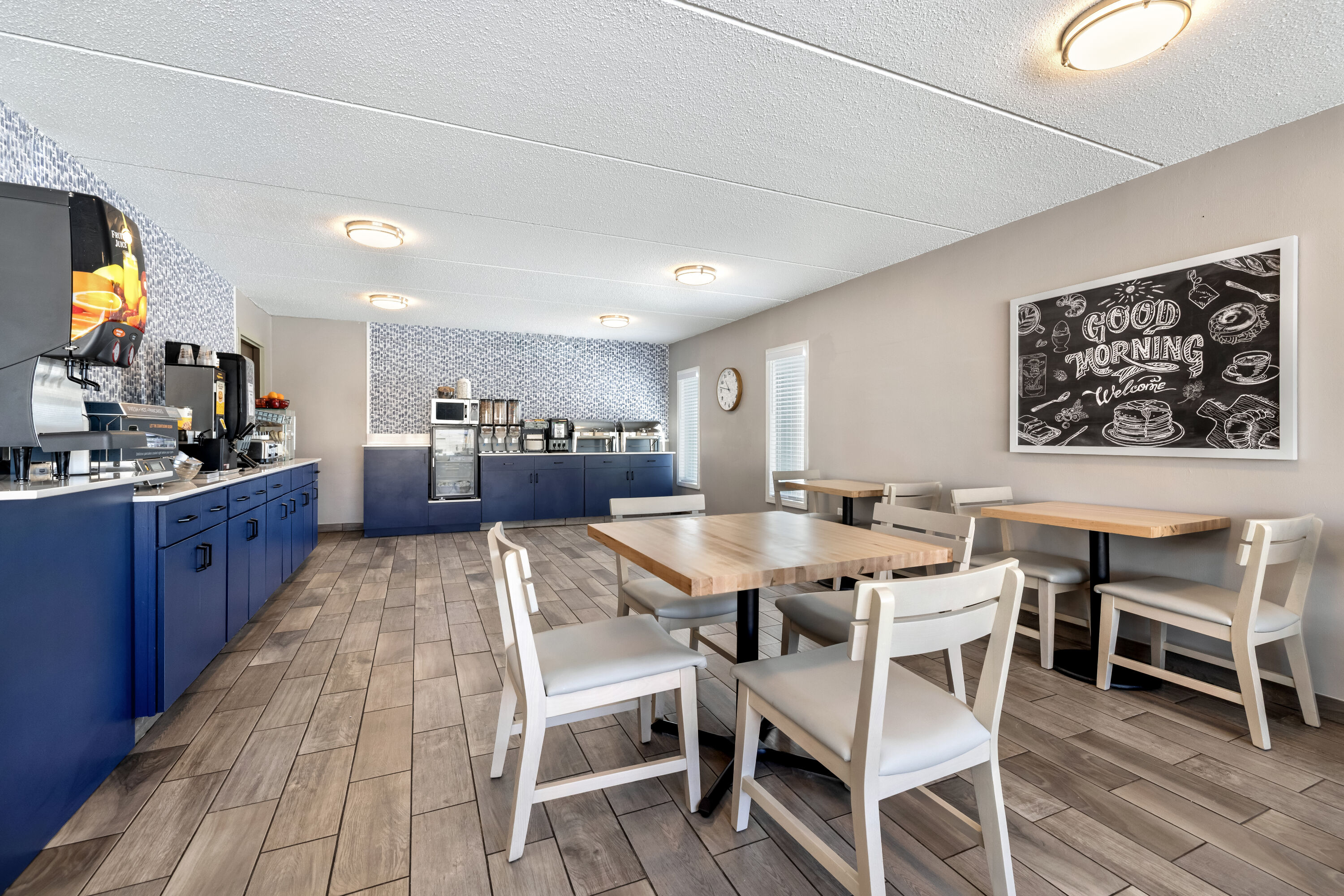 AmericInn by Wyndham Baxter Brainerd restaurant breakfast area with seating in Baxter, Minnesota