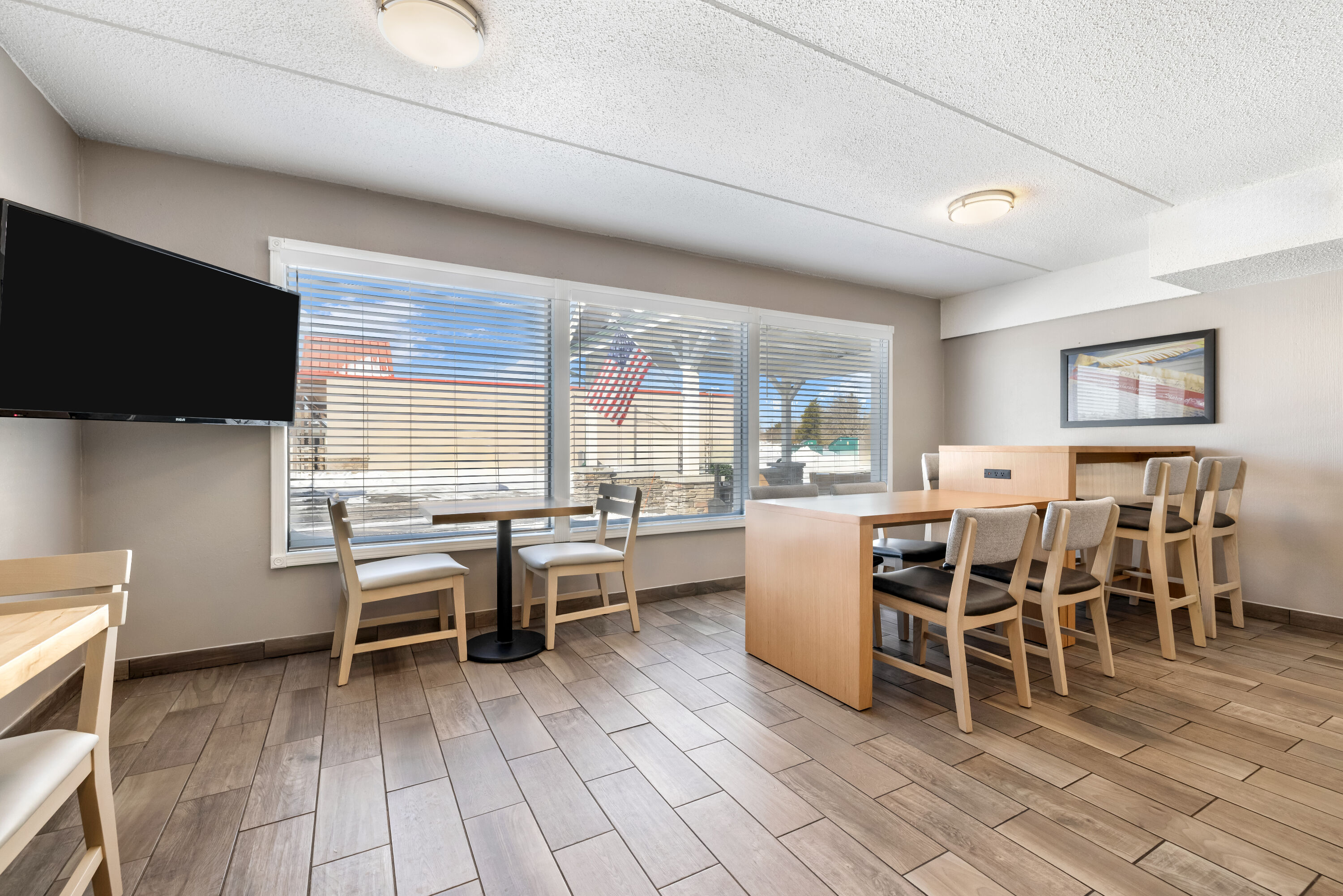 AmericInn by Wyndham Baxter Brainerd restaurant breakfast area with seating in Baxter, Minnesota