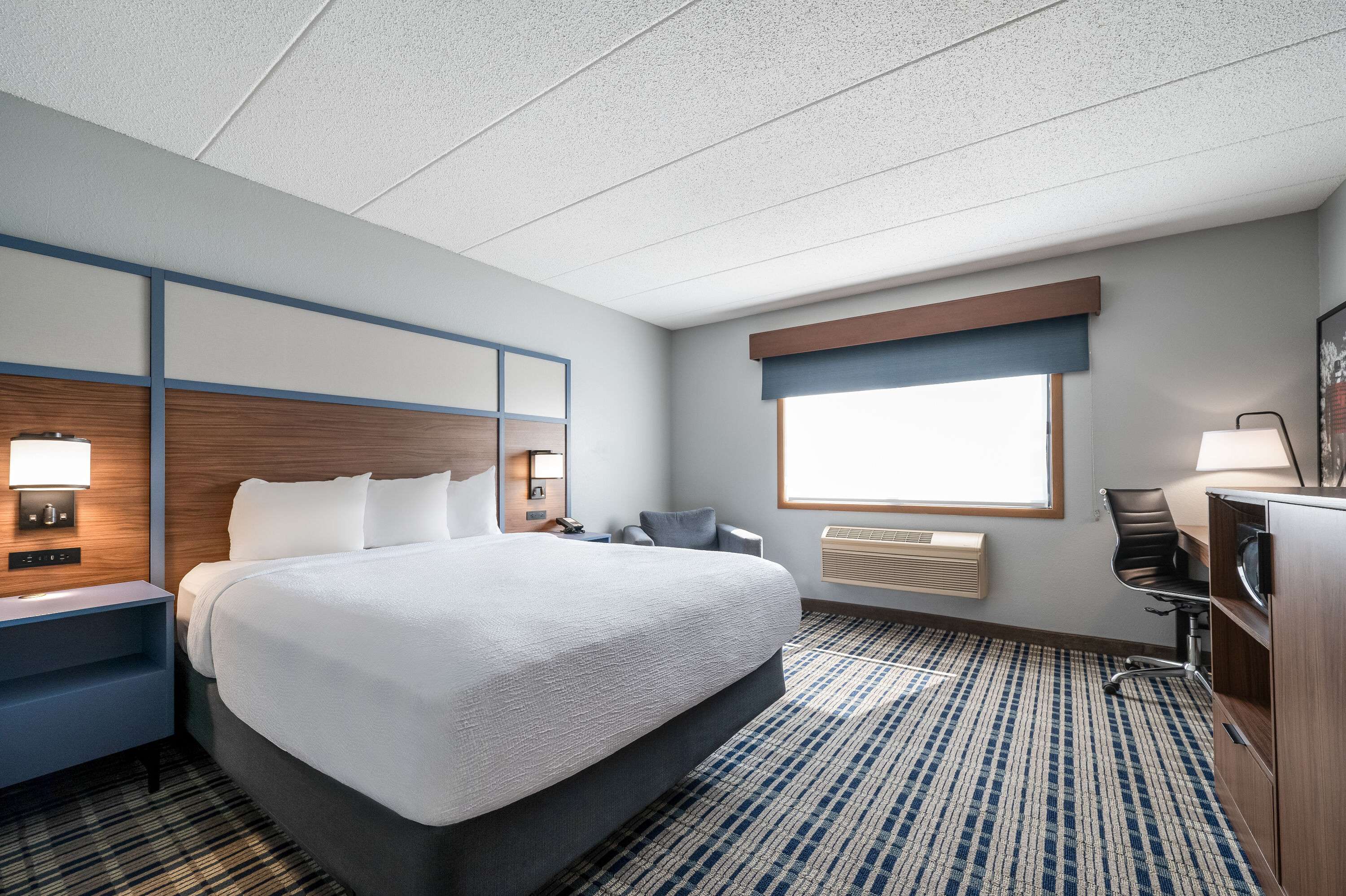Queen bed guest room at the AmericInn by Wyndham Bemidji in Bemidji, Minnesota