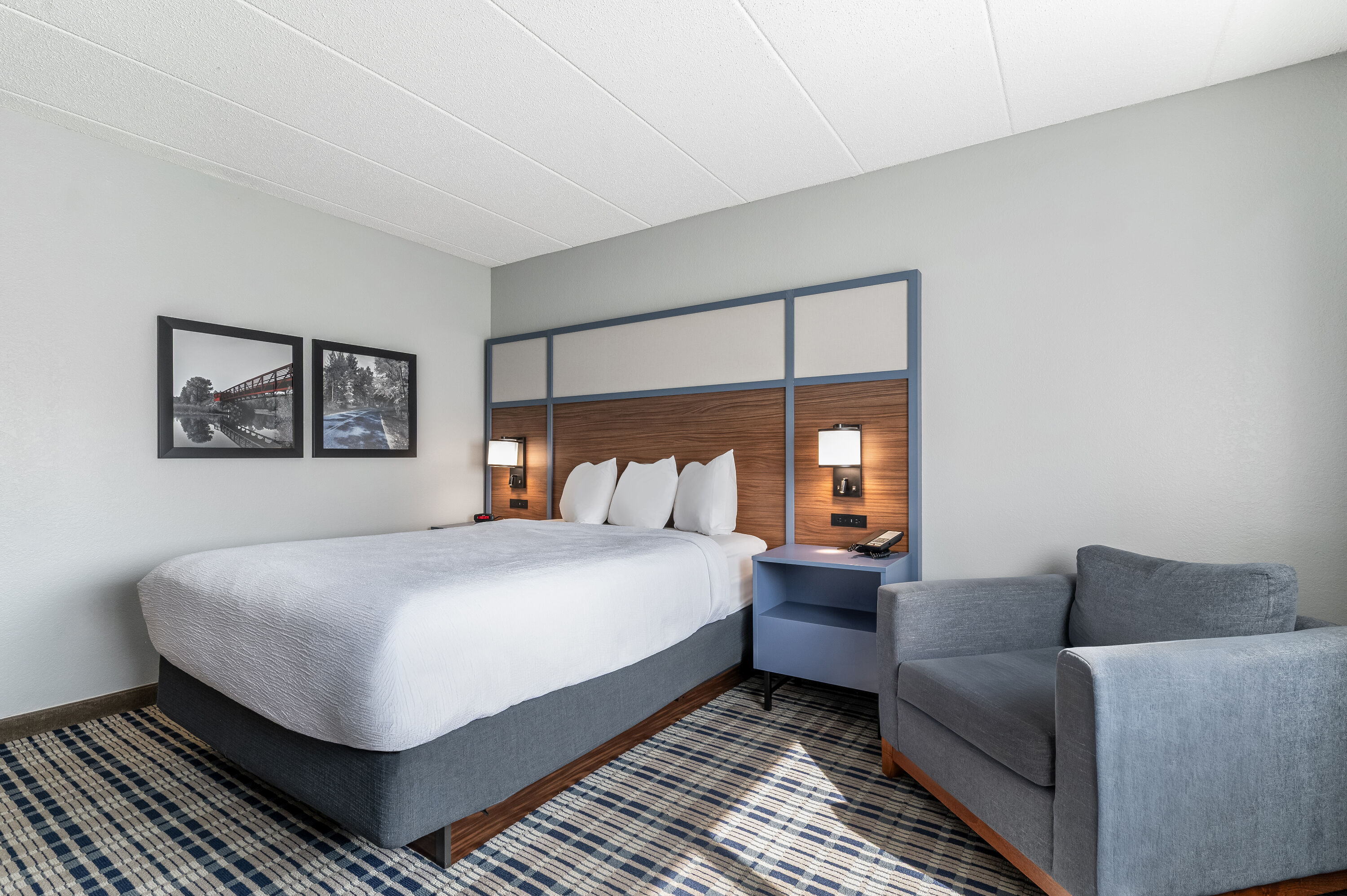 Queen bed guest room at the AmericInn by Wyndham Bemidji in Bemidji, Minnesota