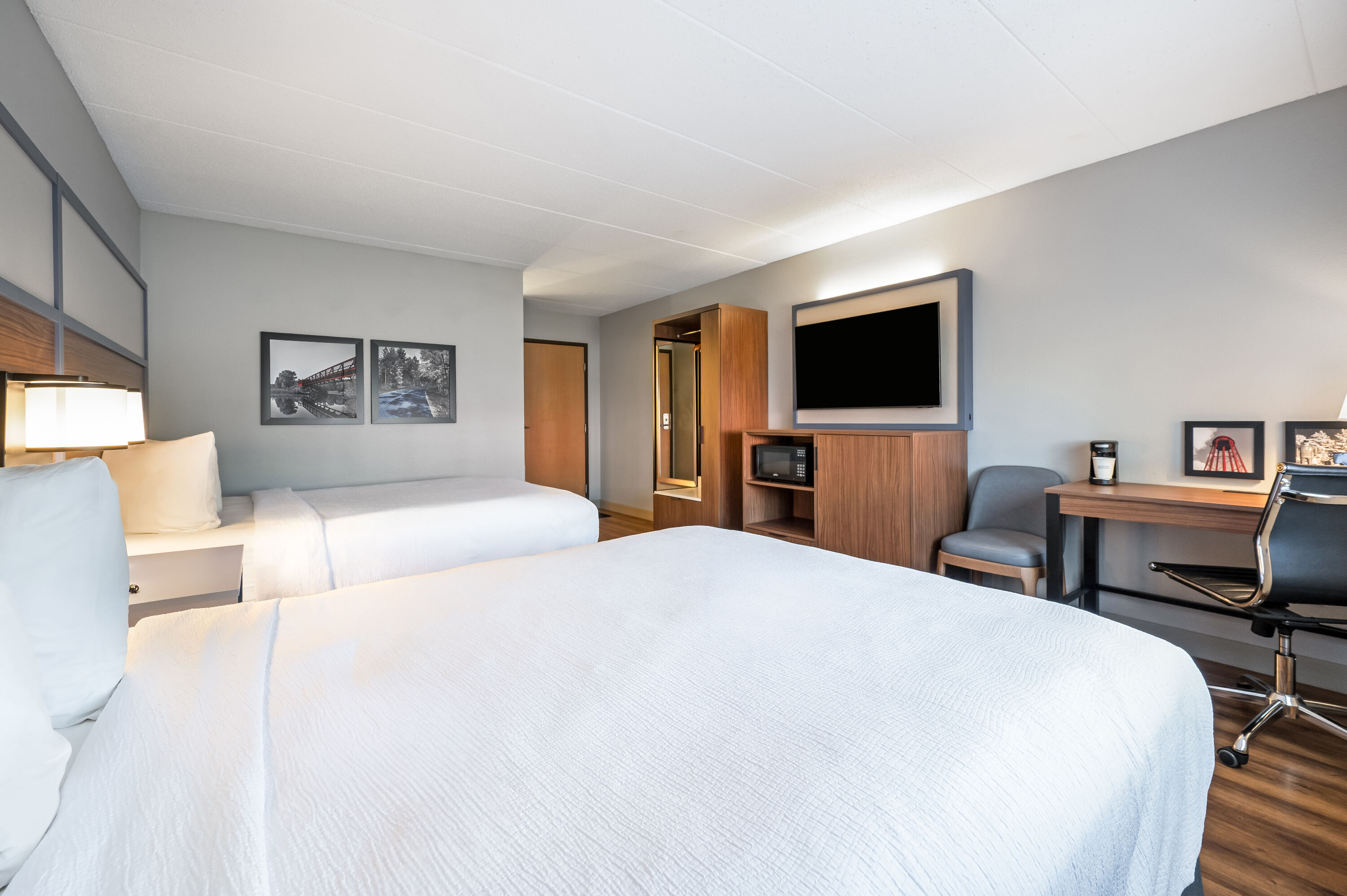 Queen bed guest room at the AmericInn by Wyndham Bemidji in Bemidji, Minnesota