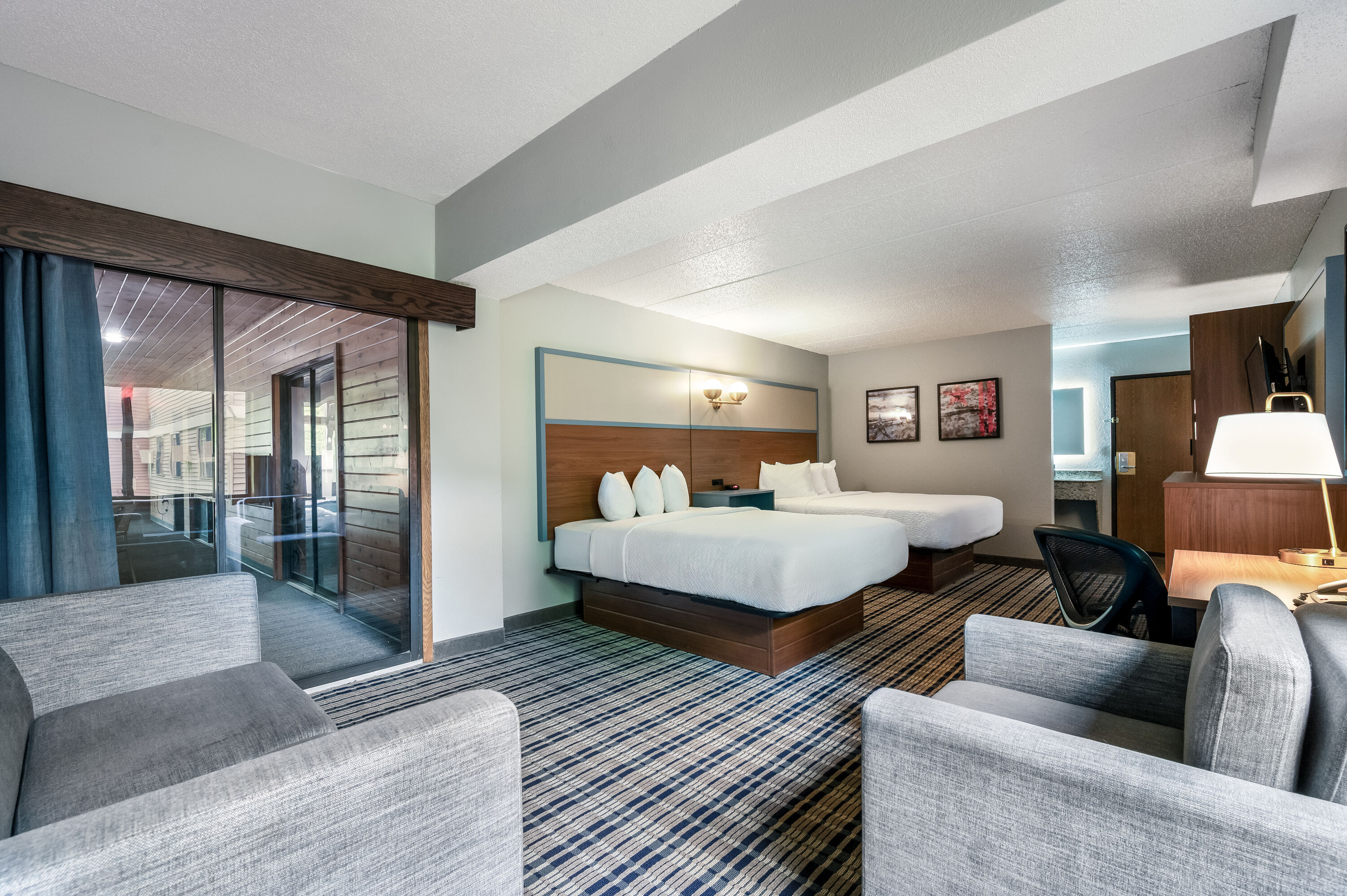 Queen bed guest room at the AmericInn by Wyndham Cloquet in Cloquet, Minnesota