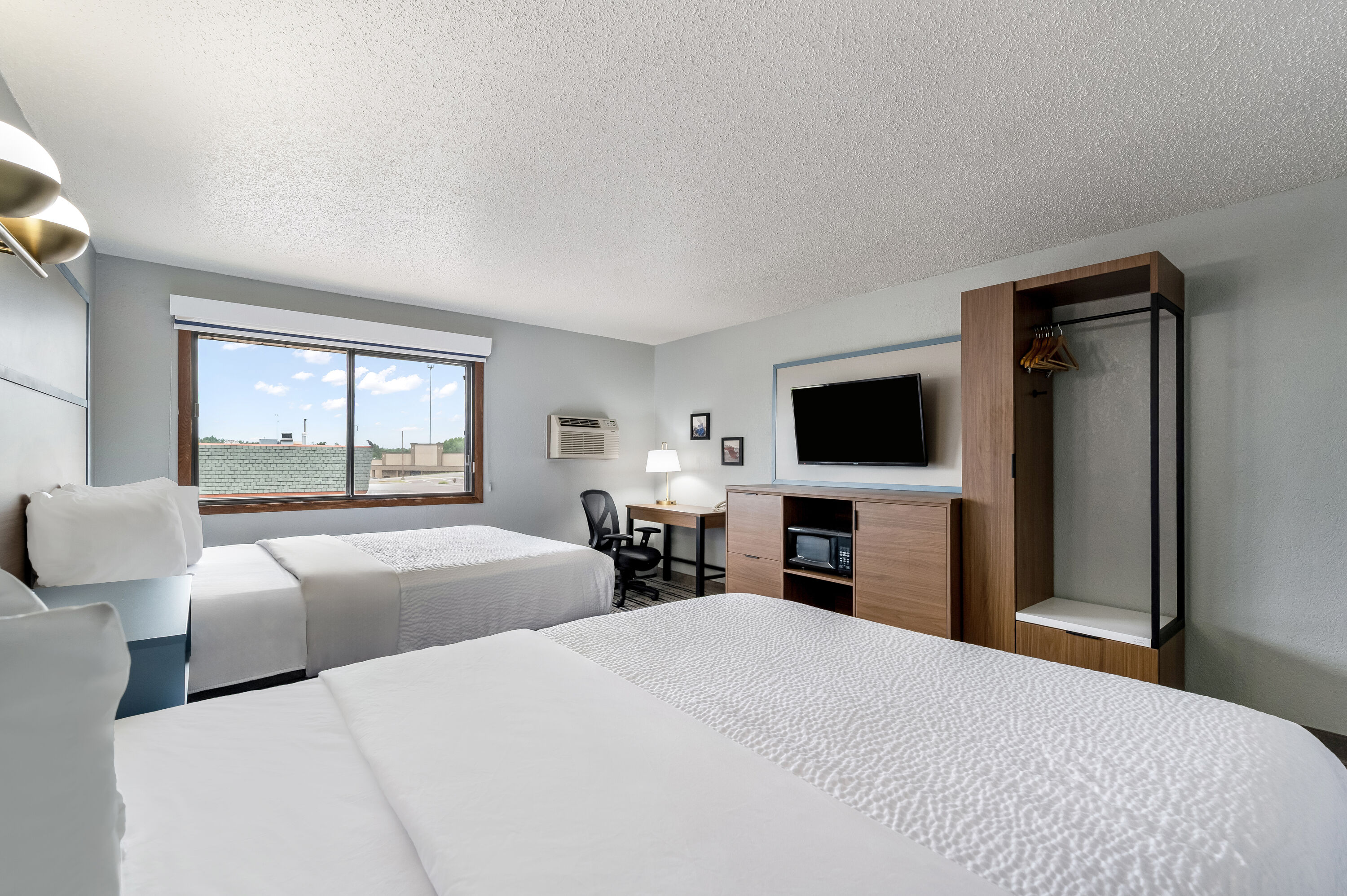 Queen bed guest room at the AmericInn by Wyndham Cloquet in Cloquet, Minnesota
