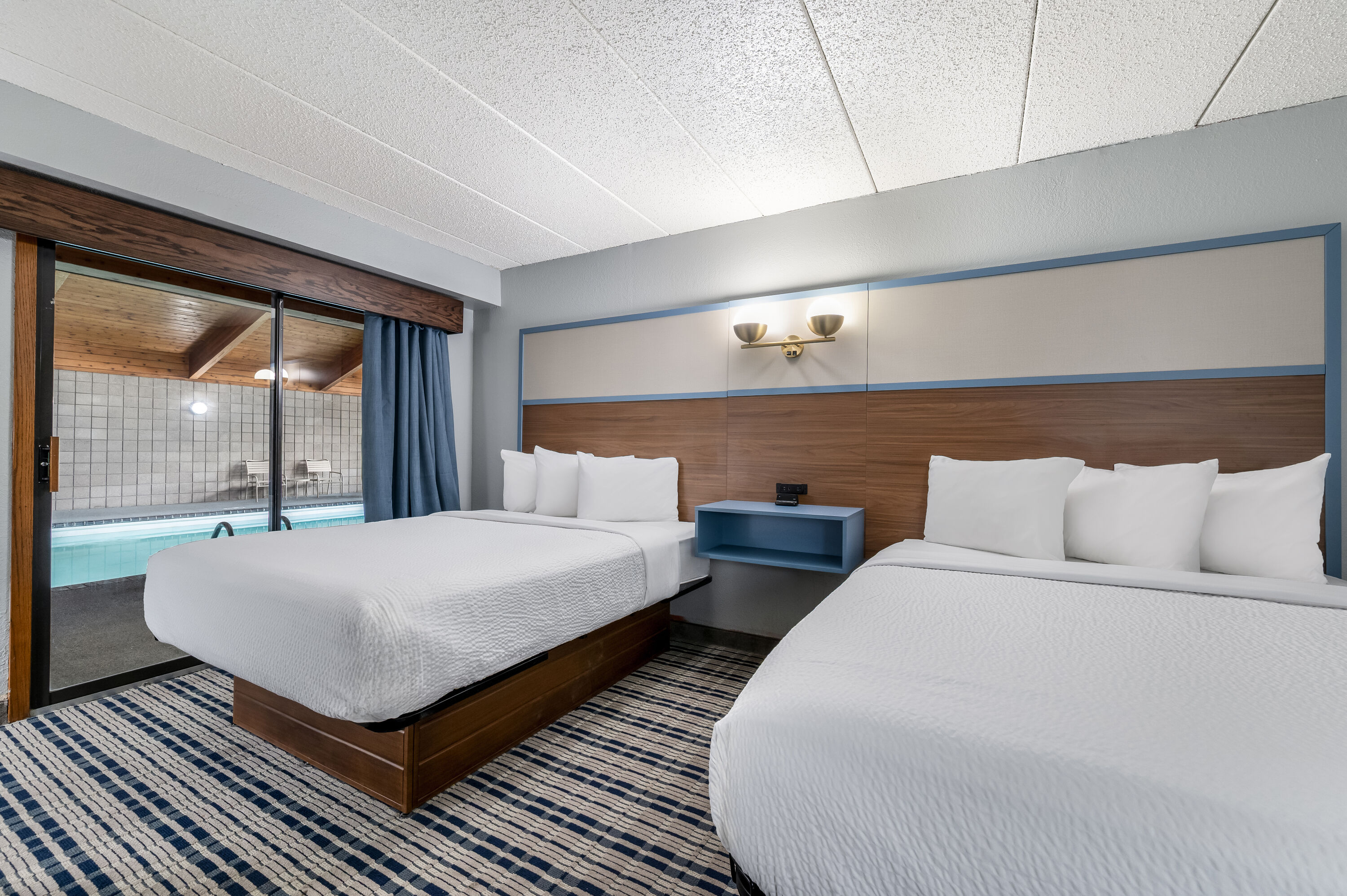 Queen bed guest room at the AmericInn by Wyndham Cloquet in Cloquet, Minnesota