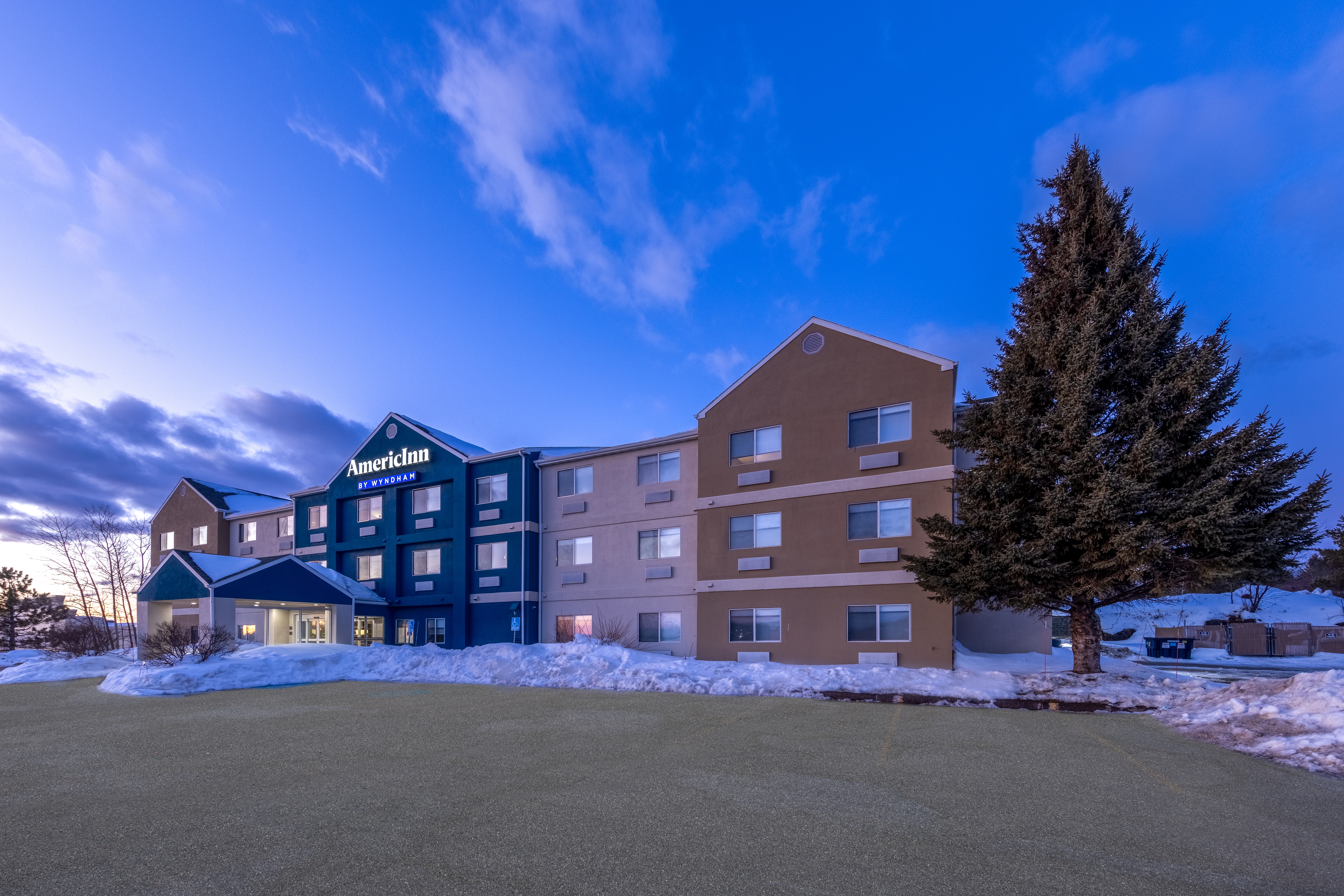 Exterior Dusk Image of AmericInn by Wyndham Duluth hotel in Duluth, Minnesota
