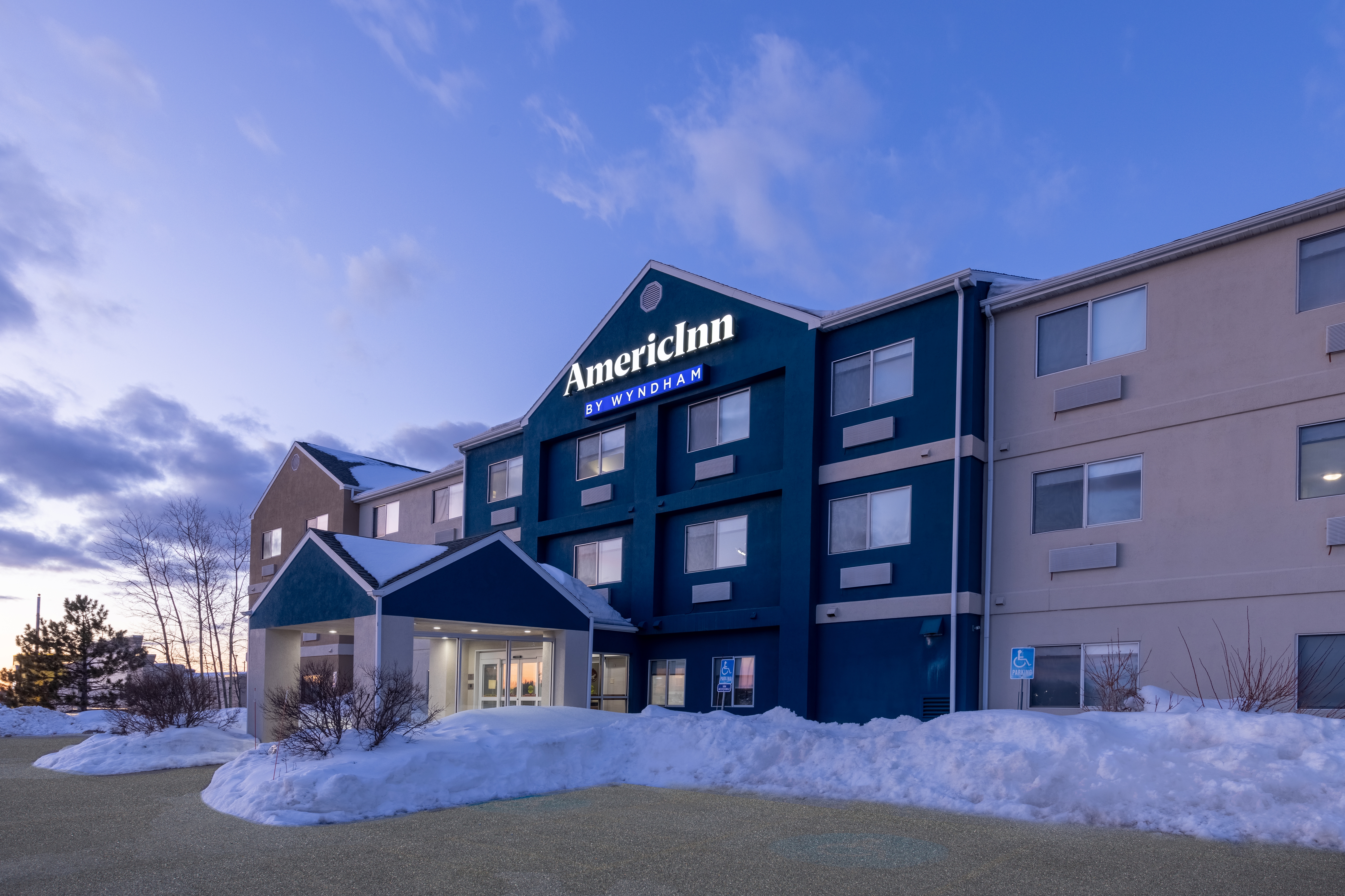 Exterior Dusk Image of AmericInn by Wyndham Duluth hotel in Duluth, Minnesota