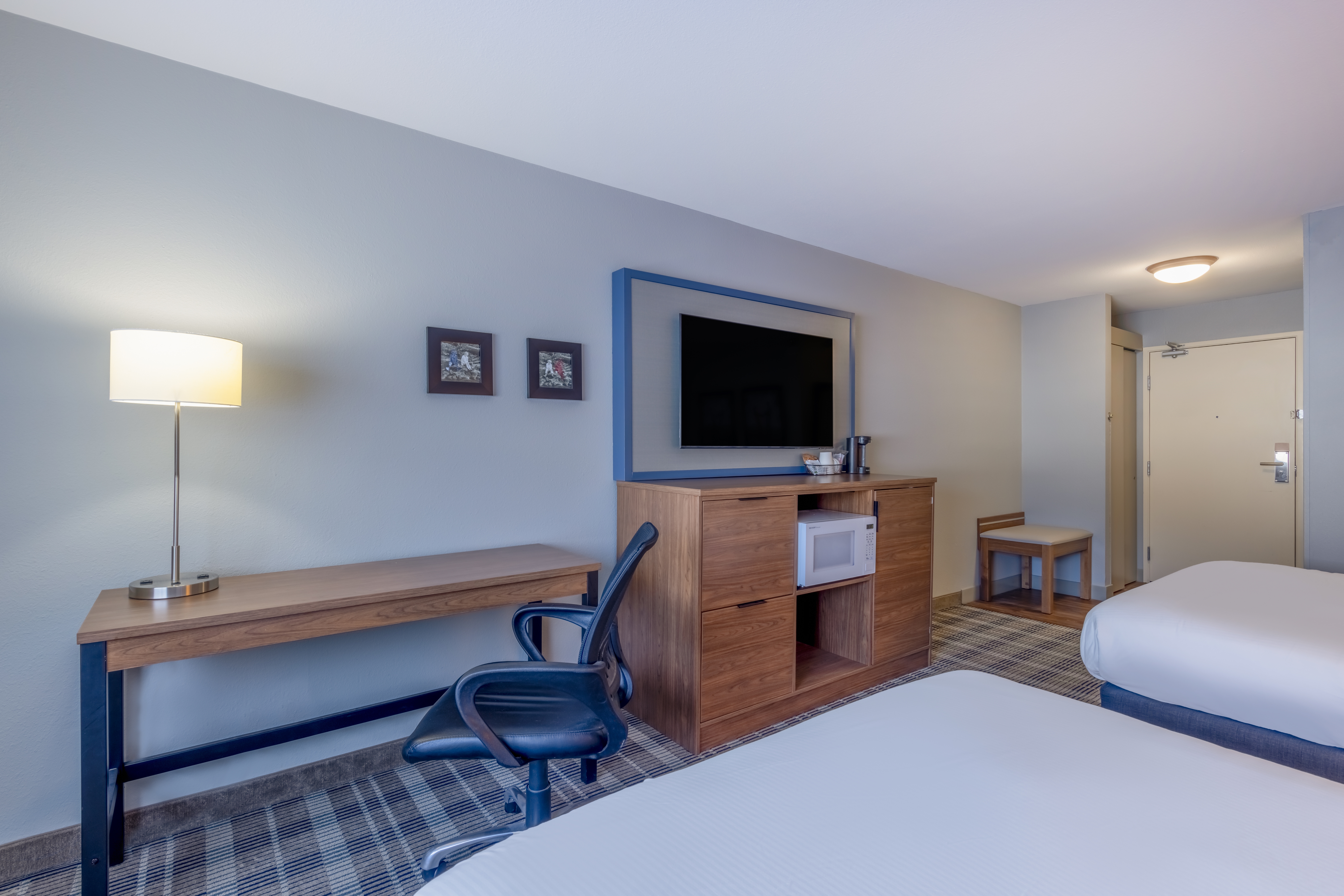 Guest room at the AmericInn by Wyndham Duluth in Duluth, Minnesota