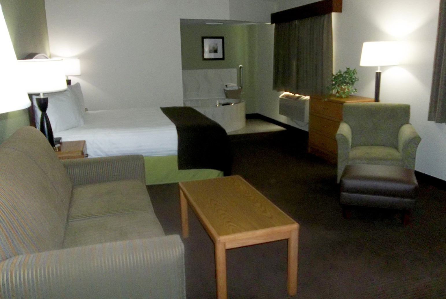 Guest room at the AmericInn by Wyndham Grand Rapids in Grand Rapids, Minnesota