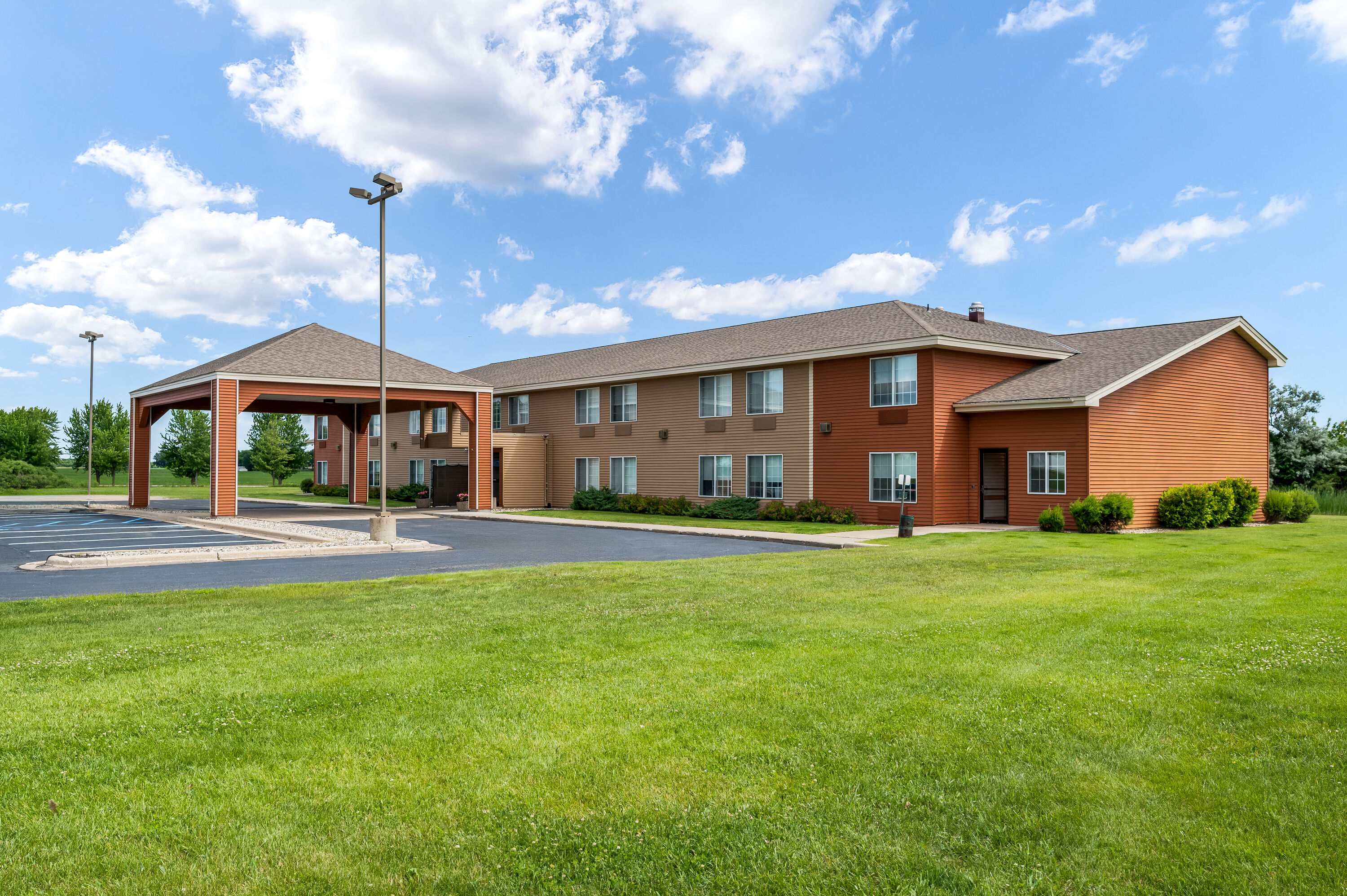 Exterior Day Image of AmericInn by Wyndham Hutchinson hotel in Hutchinson, Minnesota