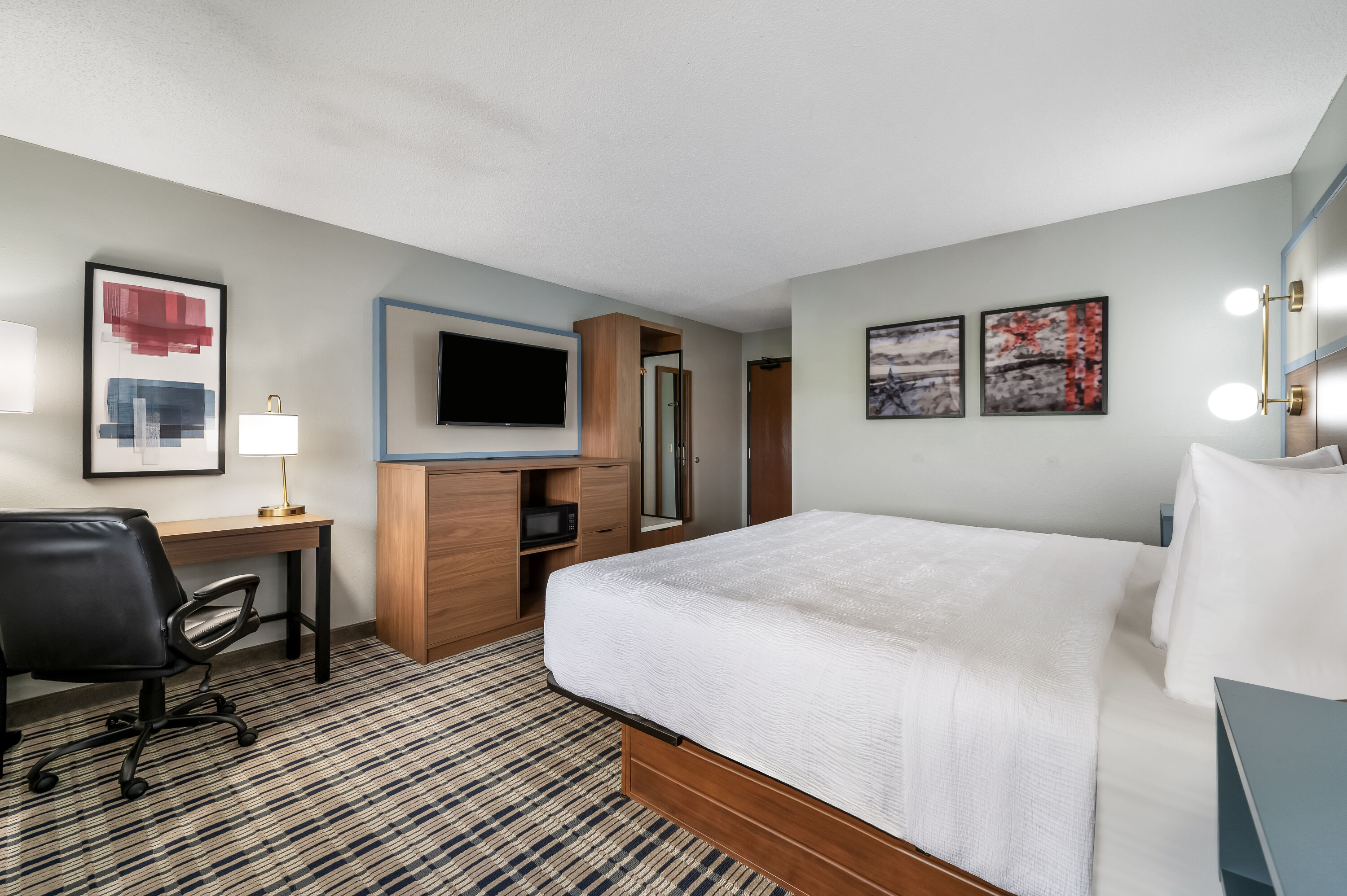 King bed guest room at the AmericInn by Wyndham Hutchinson in Hutchinson, Minnesota