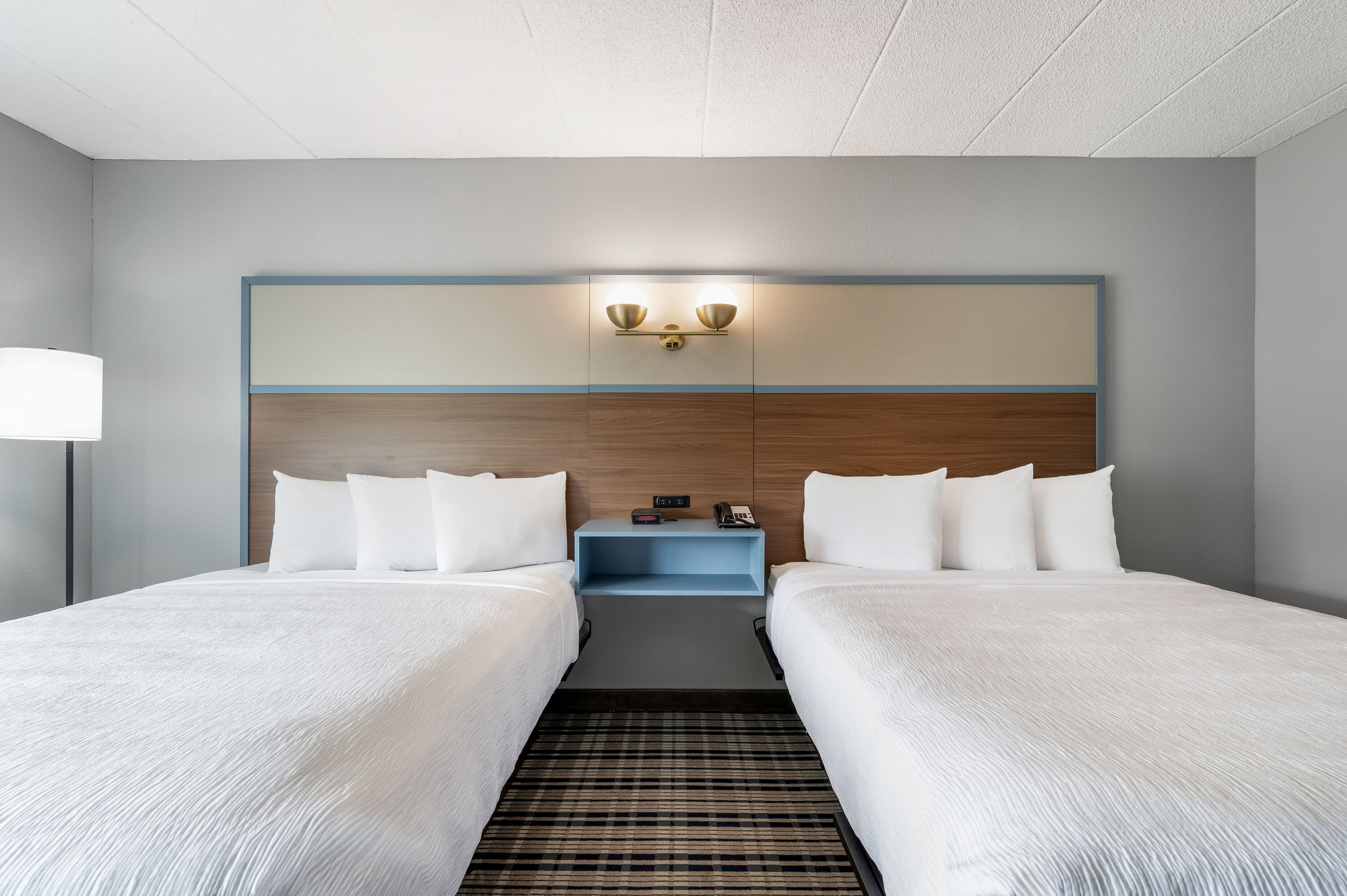 Queen bed guest room at the AmericInn by Wyndham Hutchinson in Hutchinson, Minnesota