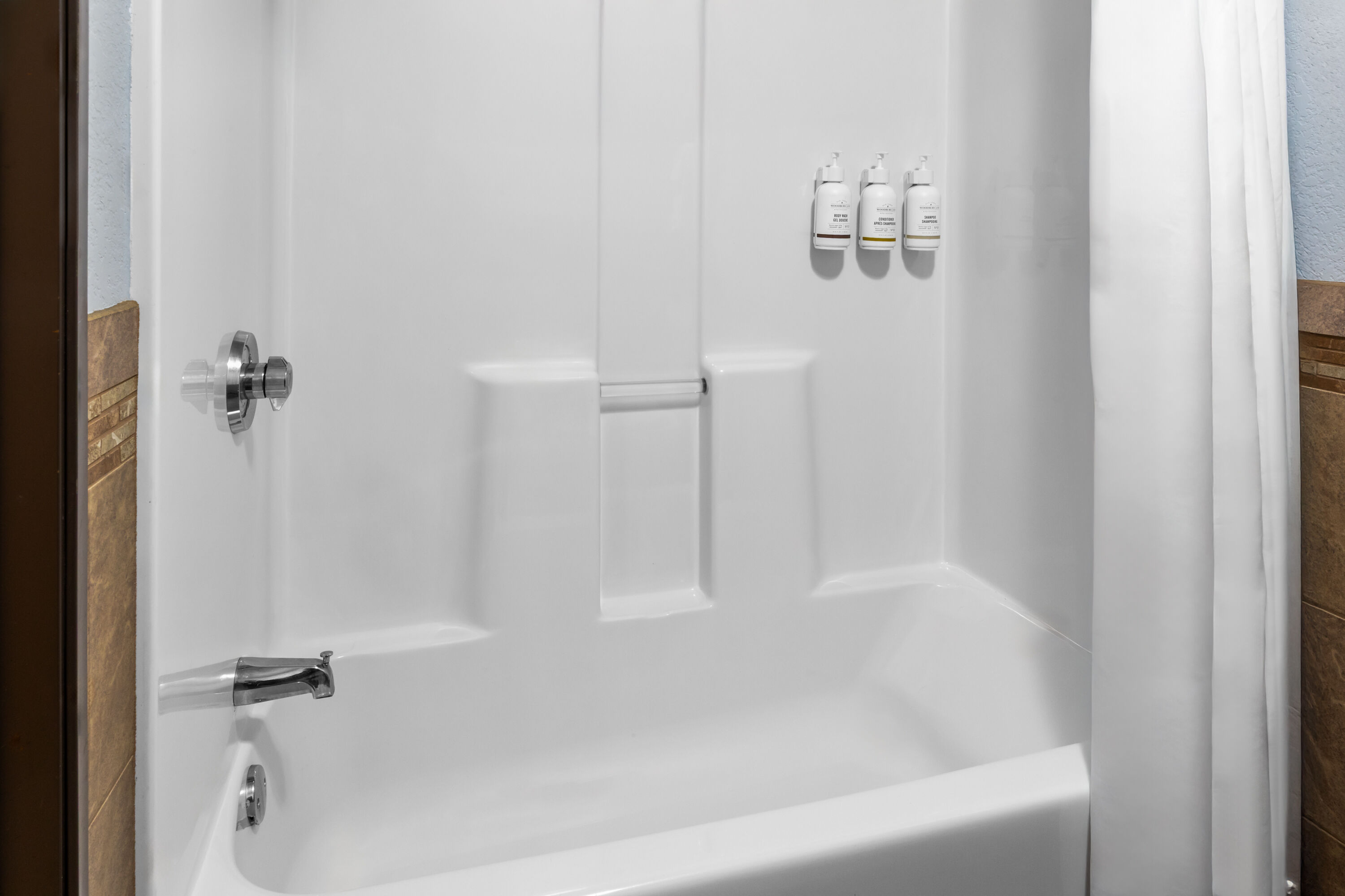Guest room bath at the AmericInn by Wyndham Mankato Event Center in Mankato, Minnesota