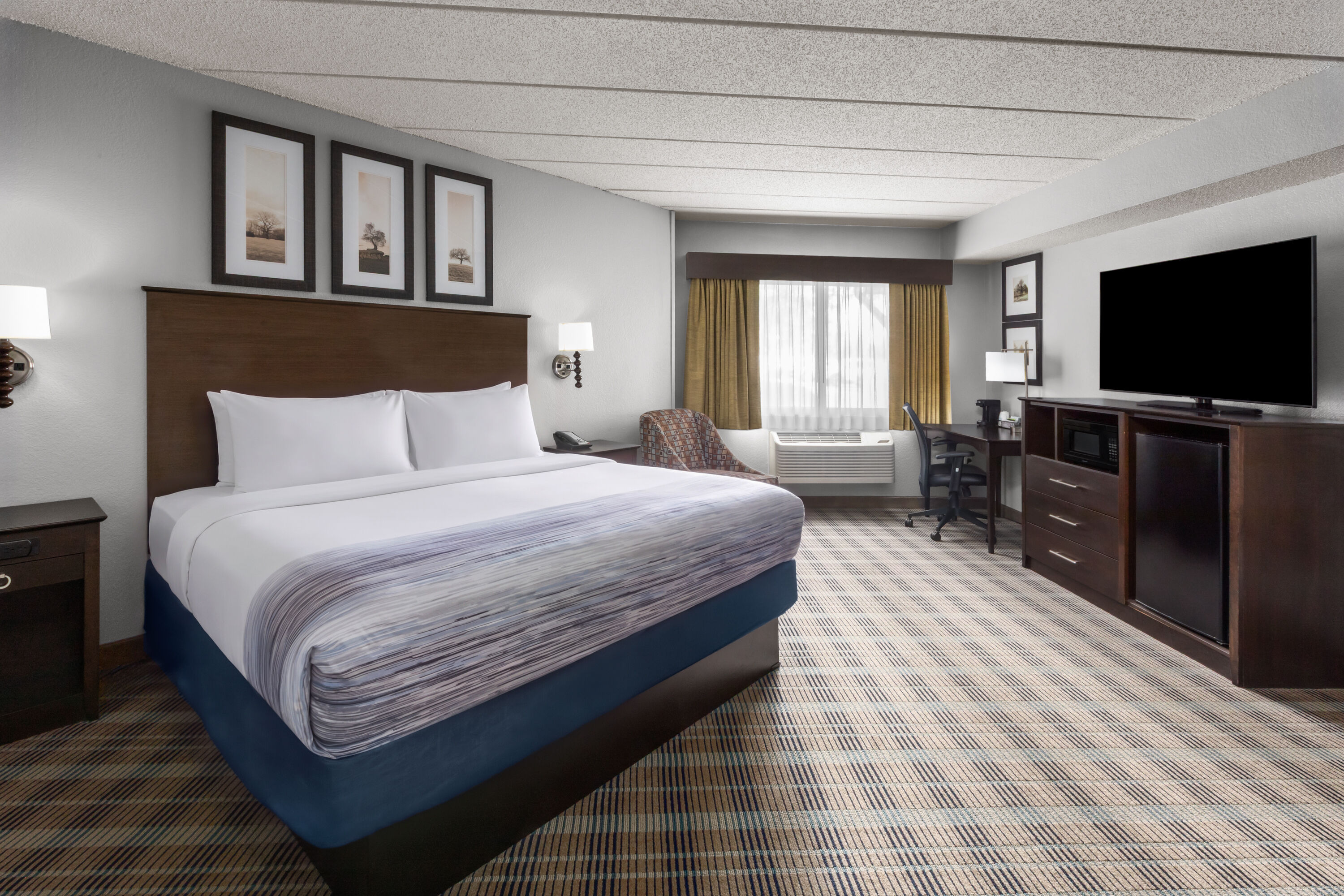 AmericInn by Wyndham Mankato Event Center hot tub suite in Mankato, Minnesota