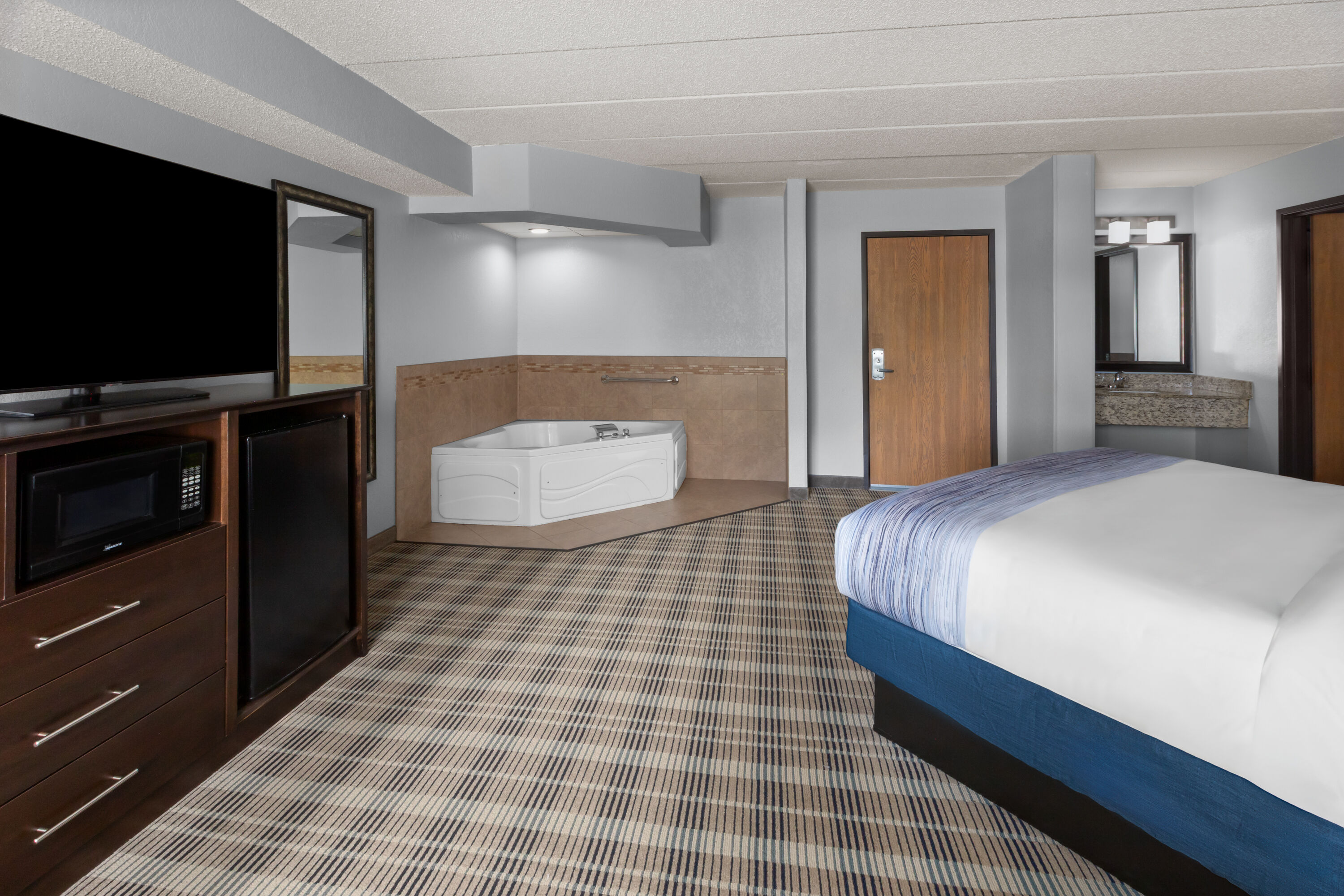 AmericInn by Wyndham Mankato Event Center hot tub suite in Mankato, Minnesota